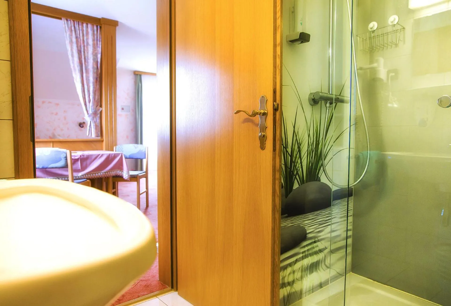 Shower in Gästehaus Götz