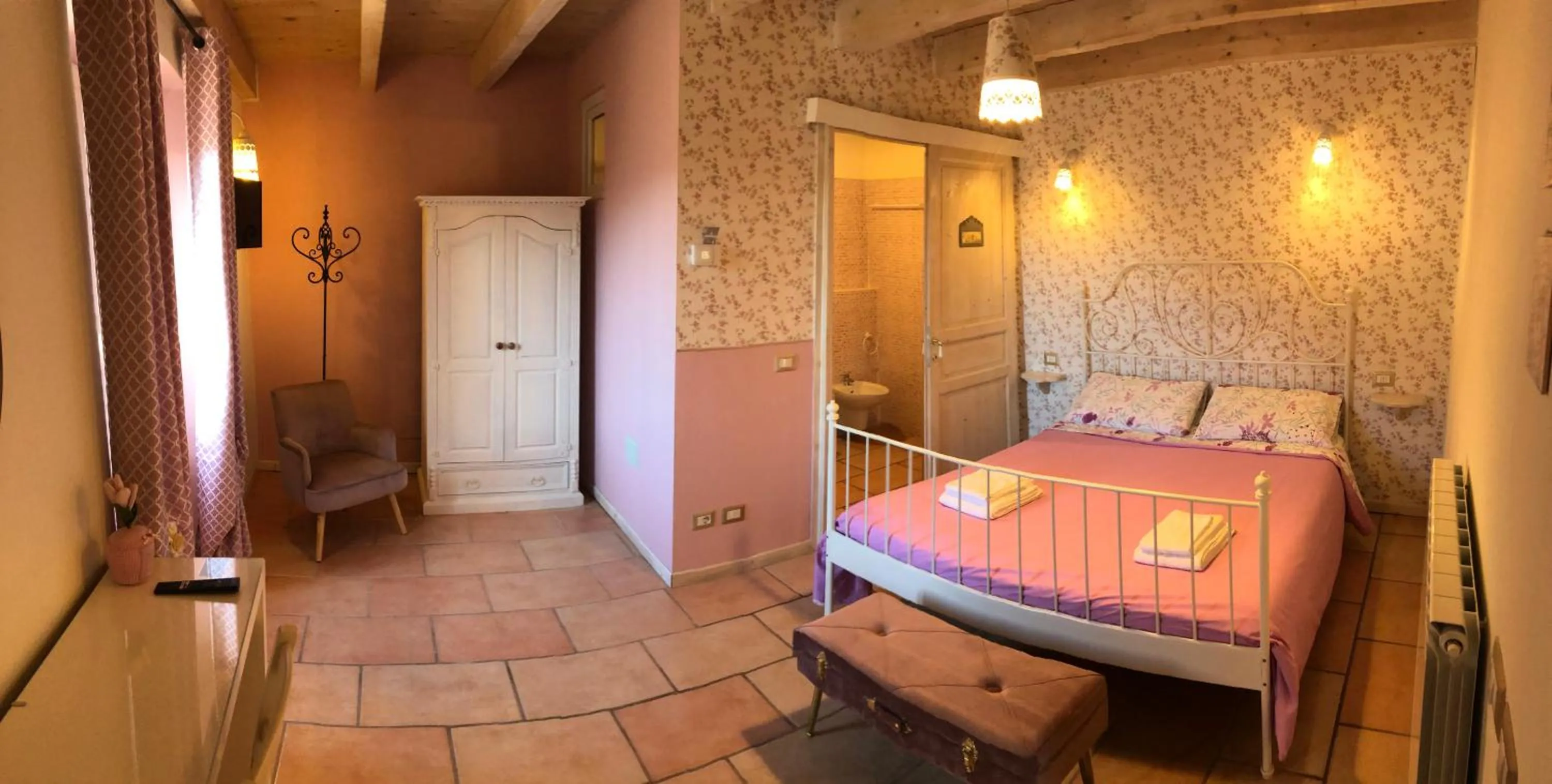 Photo of the whole room, Bed in Rocca dell'Innominato