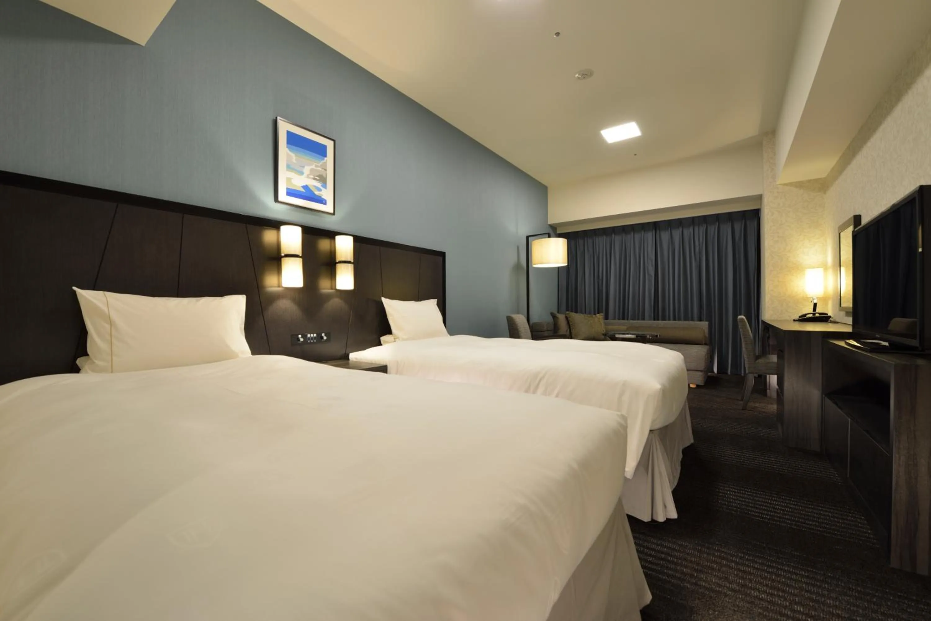 Bed in The Royal Park Hotel Tokyo Haneda Airport Terminal 3