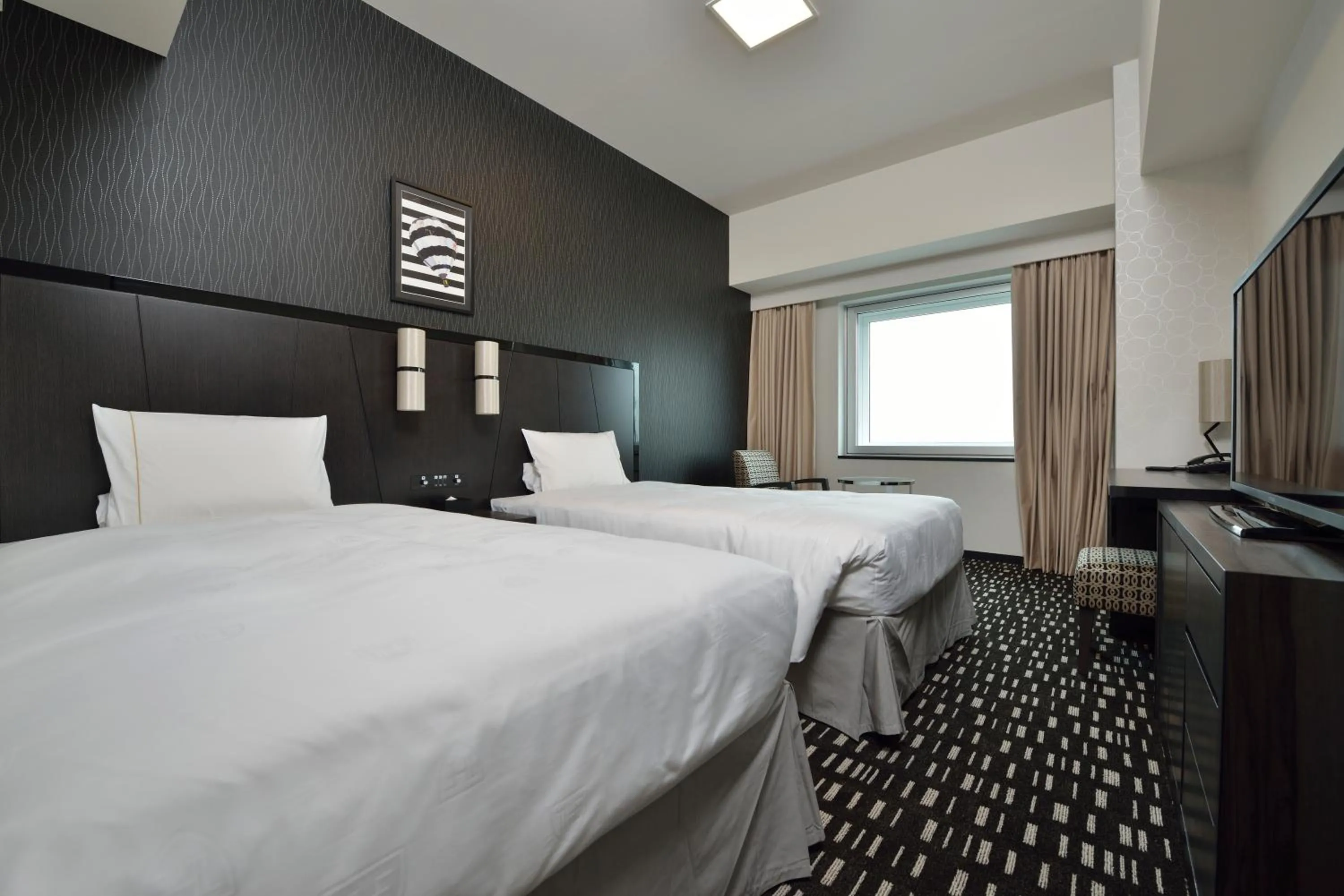 Bed in The Royal Park Hotel Tokyo Haneda Airport Terminal 3