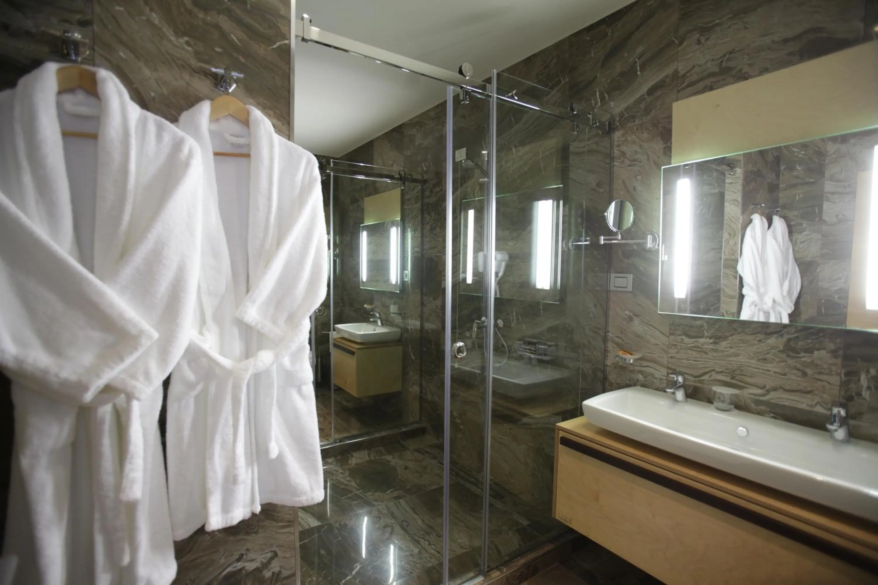 Shower in Best Western Premier Ark Hotel