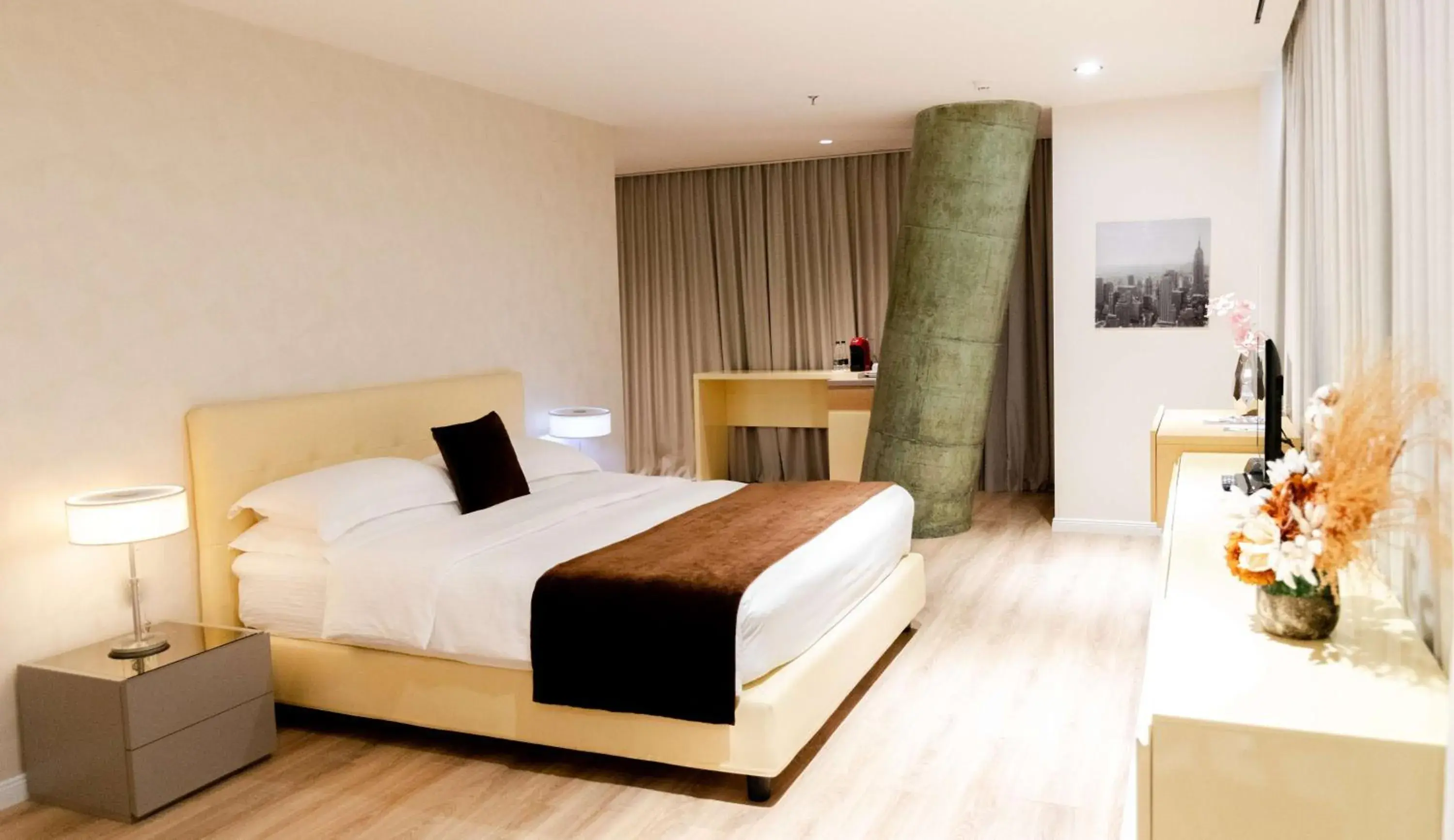 Junior King Suite with Bathtub in Best Western Premier Ark Hotel Junior King Suite with Bathtub in Best Western Premier Ark Hotel