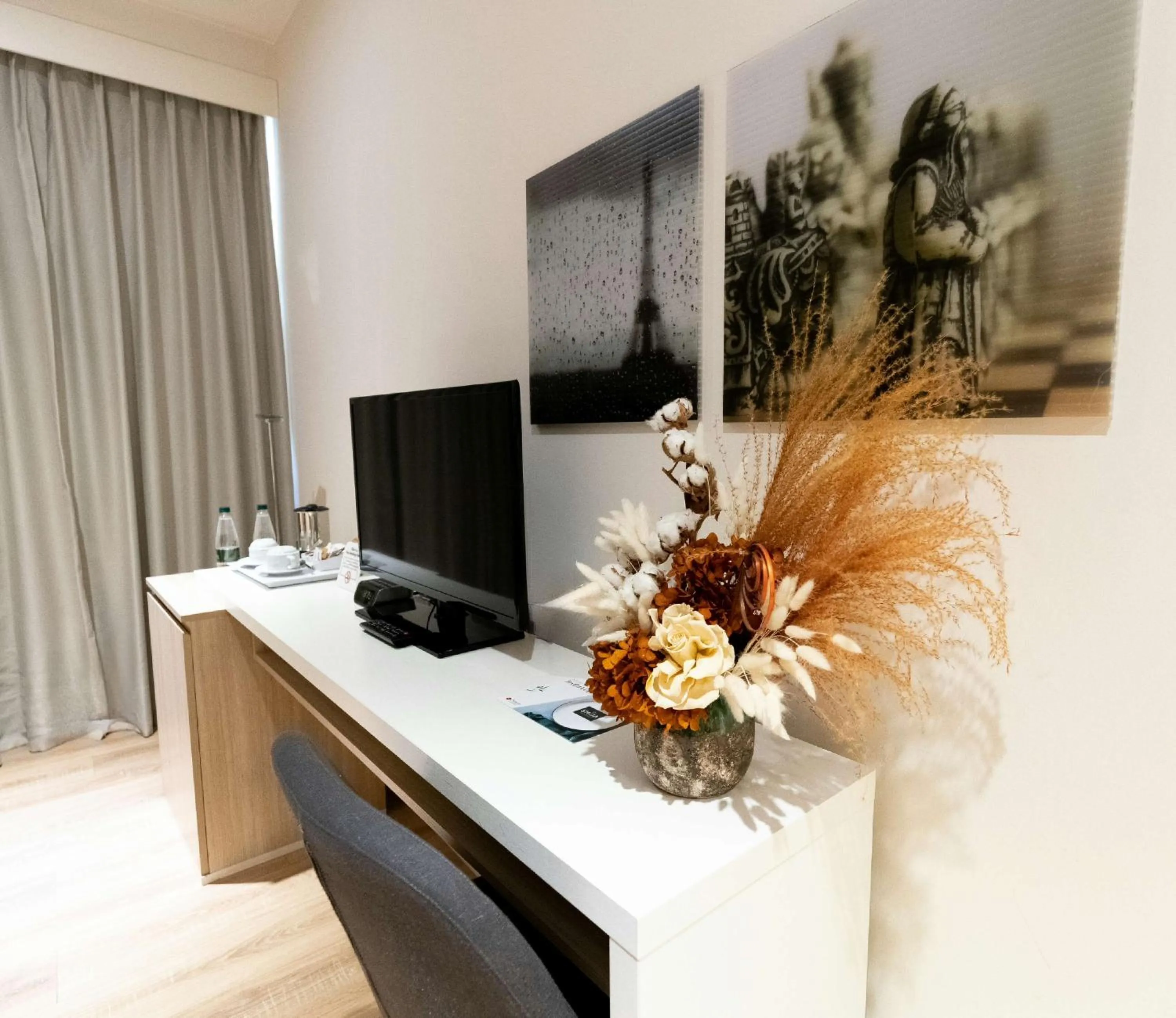 Bedroom in Best Western Premier Ark Hotel