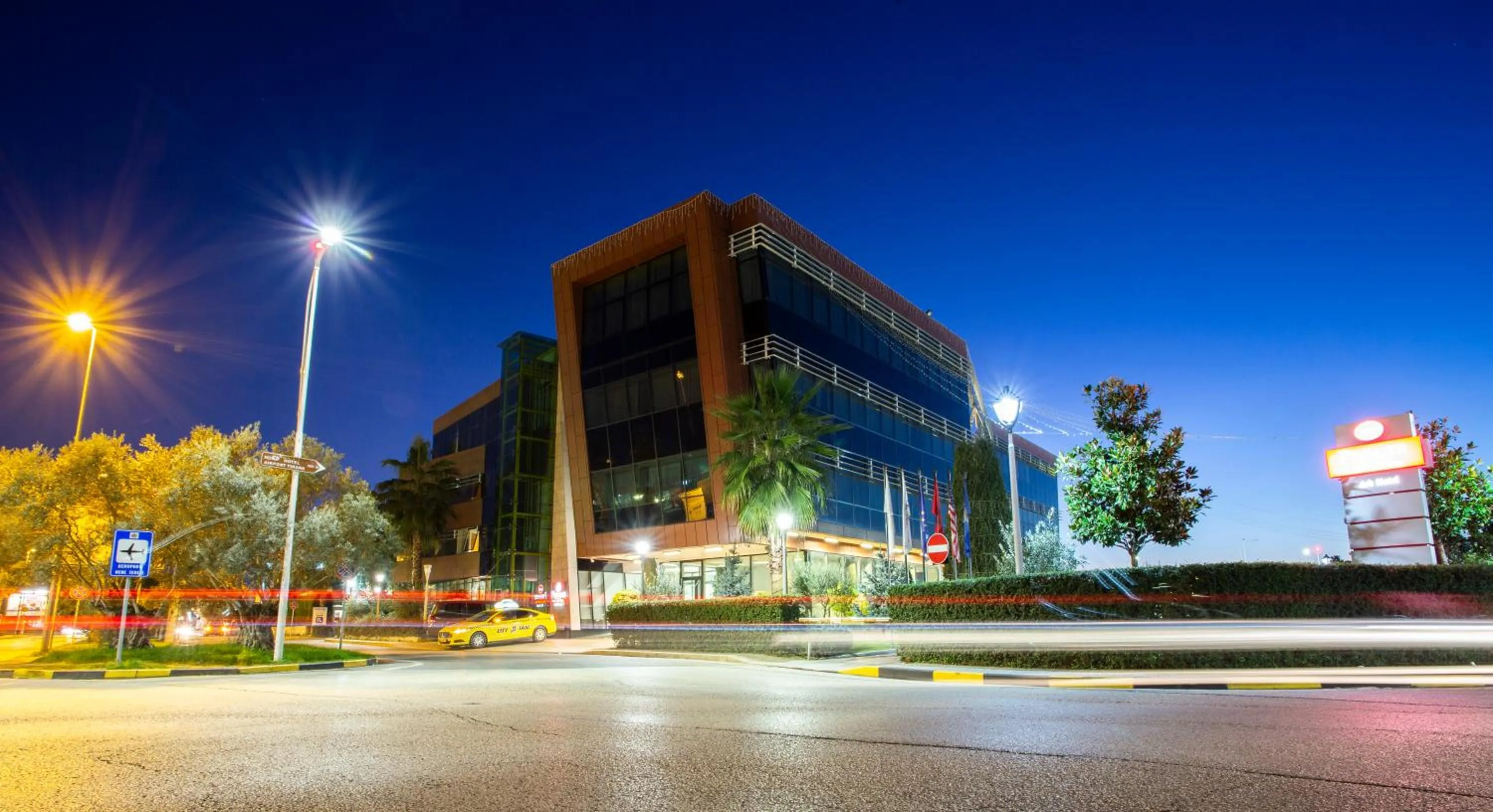 Property building in Best Western Premier Ark Hotel