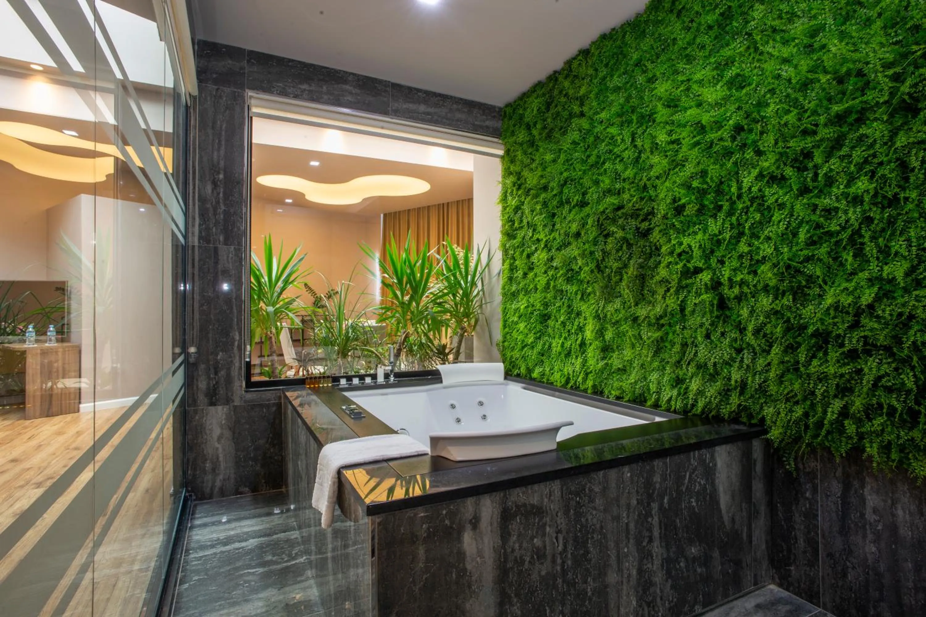 Bath in Best Western Premier Ark Hotel