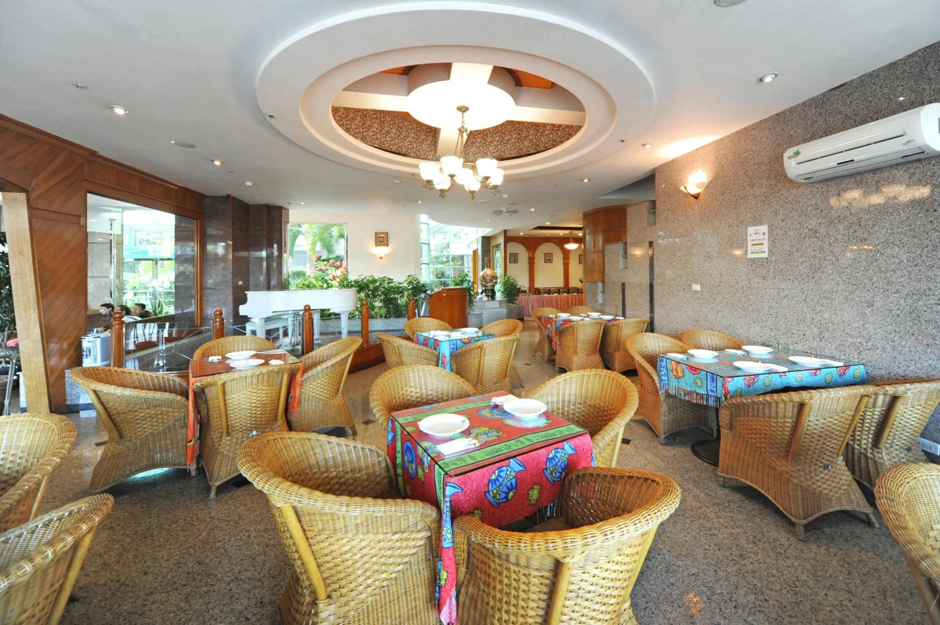 Restaurant/places to eat in Kenting Holiday Hotel- Pet-friendly