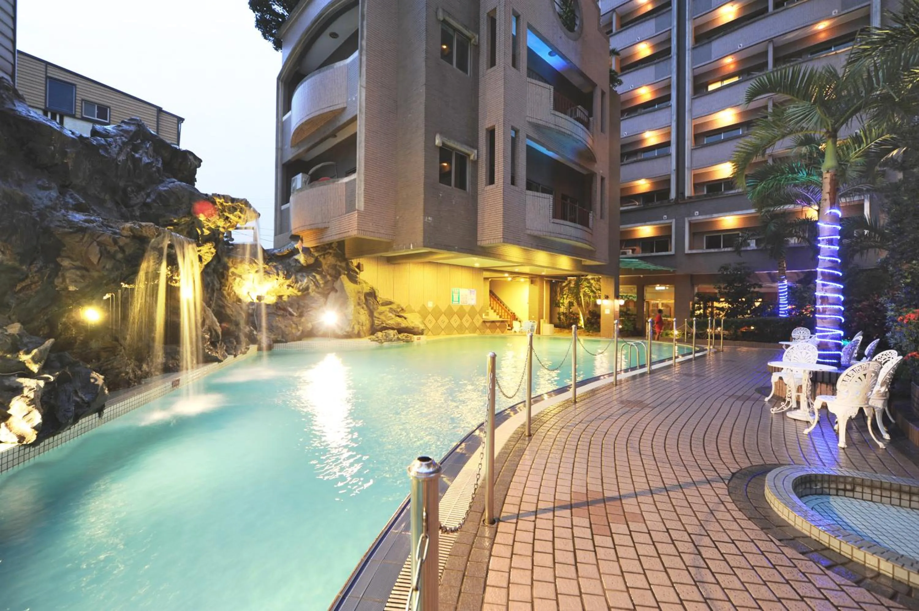 Swimming pool in Kenting Holiday Hotel- Pet-friendly