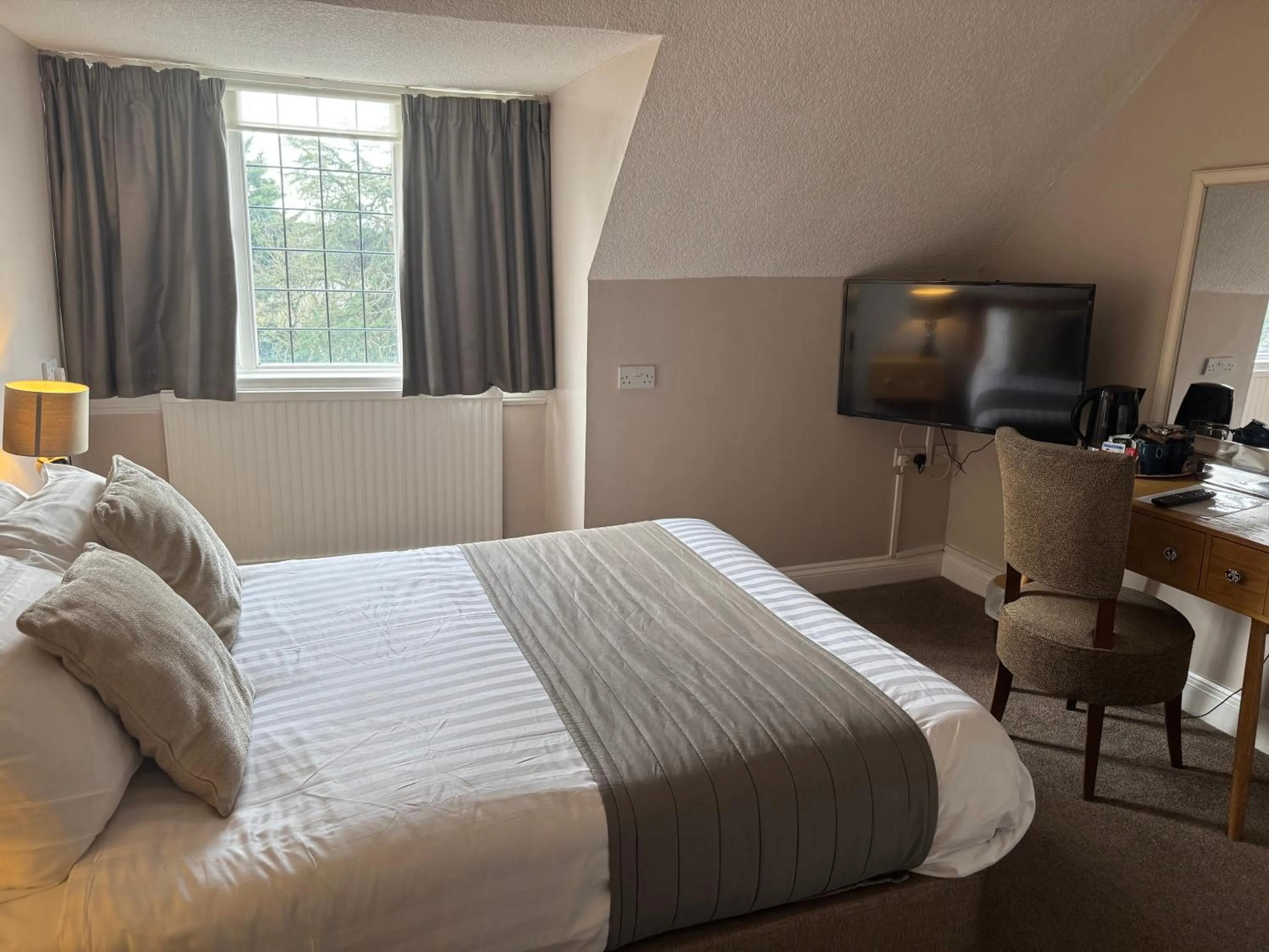 Bed in Oaklands Hotel