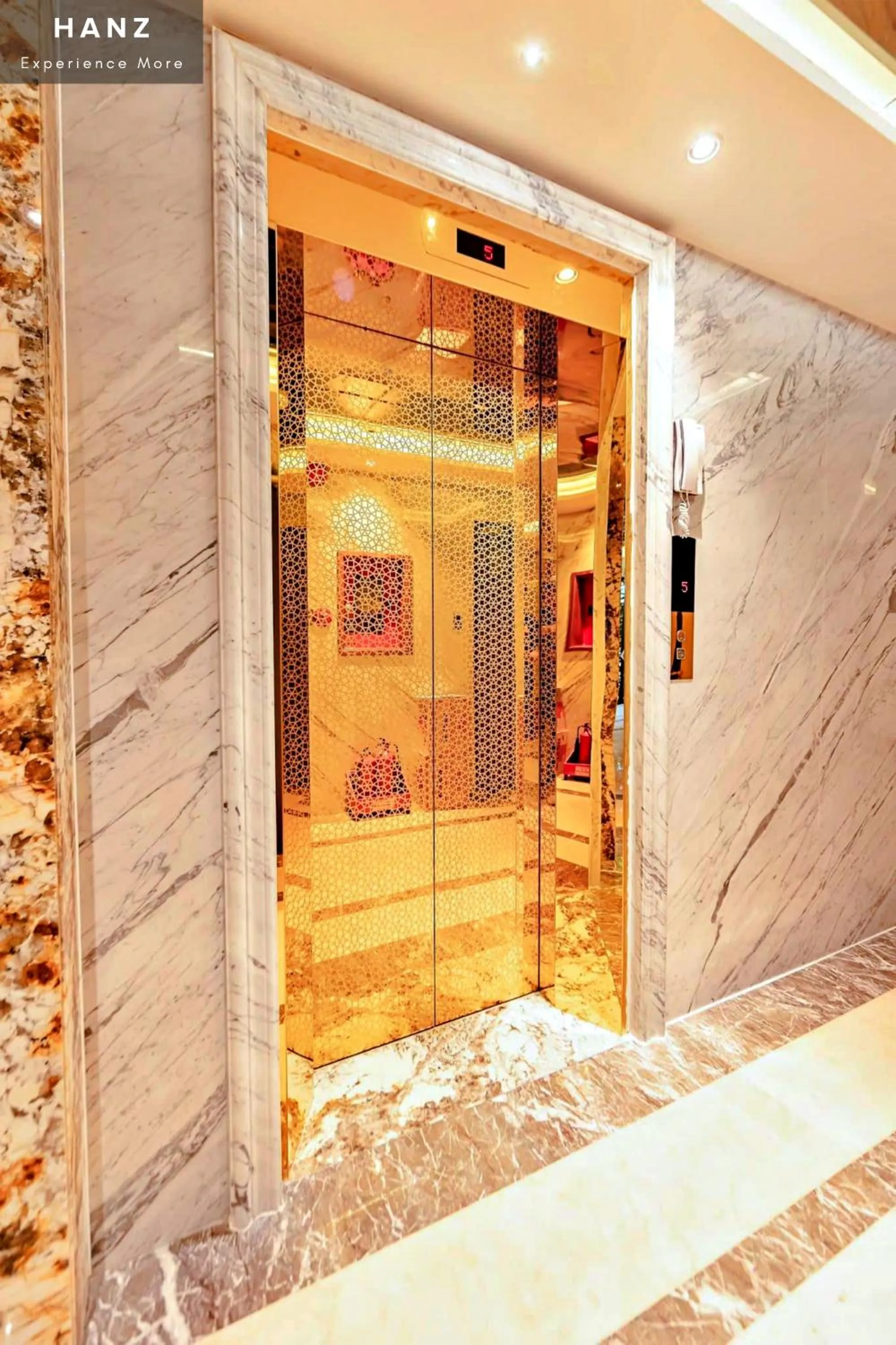 Facade/entrance in S79 My My Hotel 2