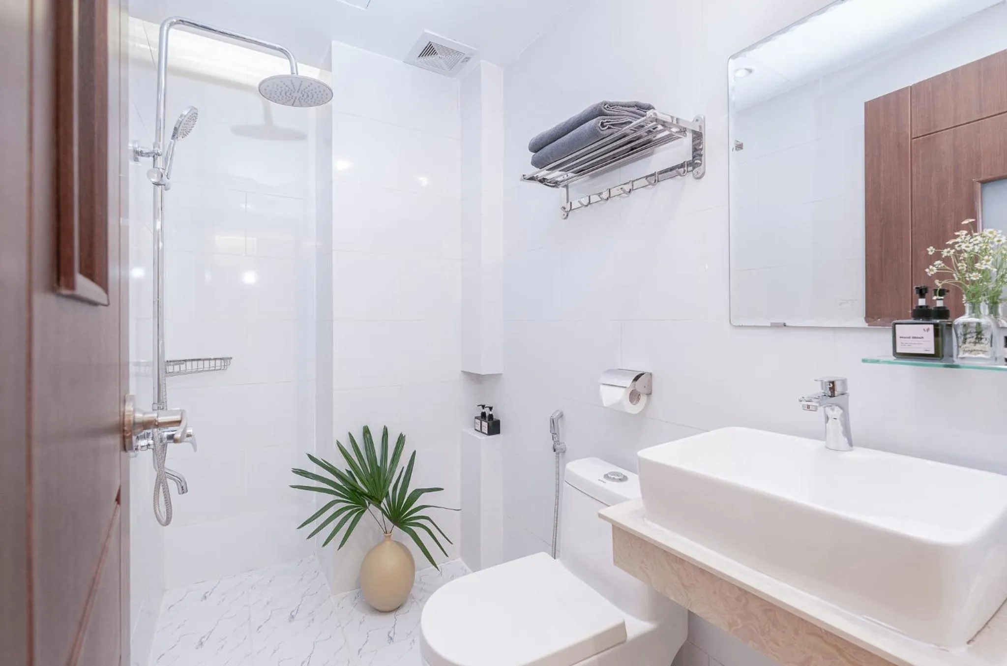 Toilet in Express by M Village Điện Biên Phủ Q3