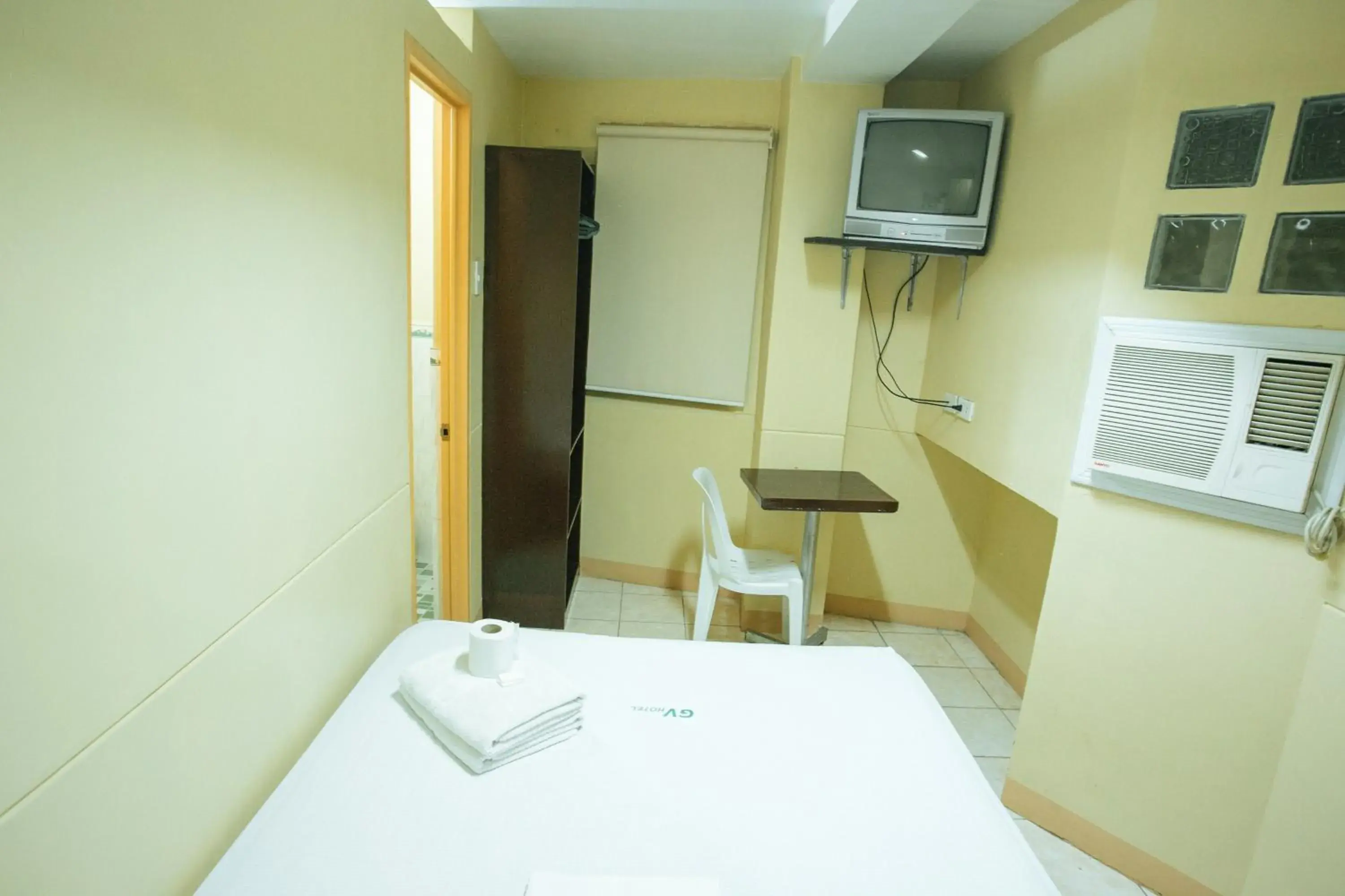 Budget Double Room in GV Hotel - Talisay City Budget Double Room in GV Hotel - Talisay City