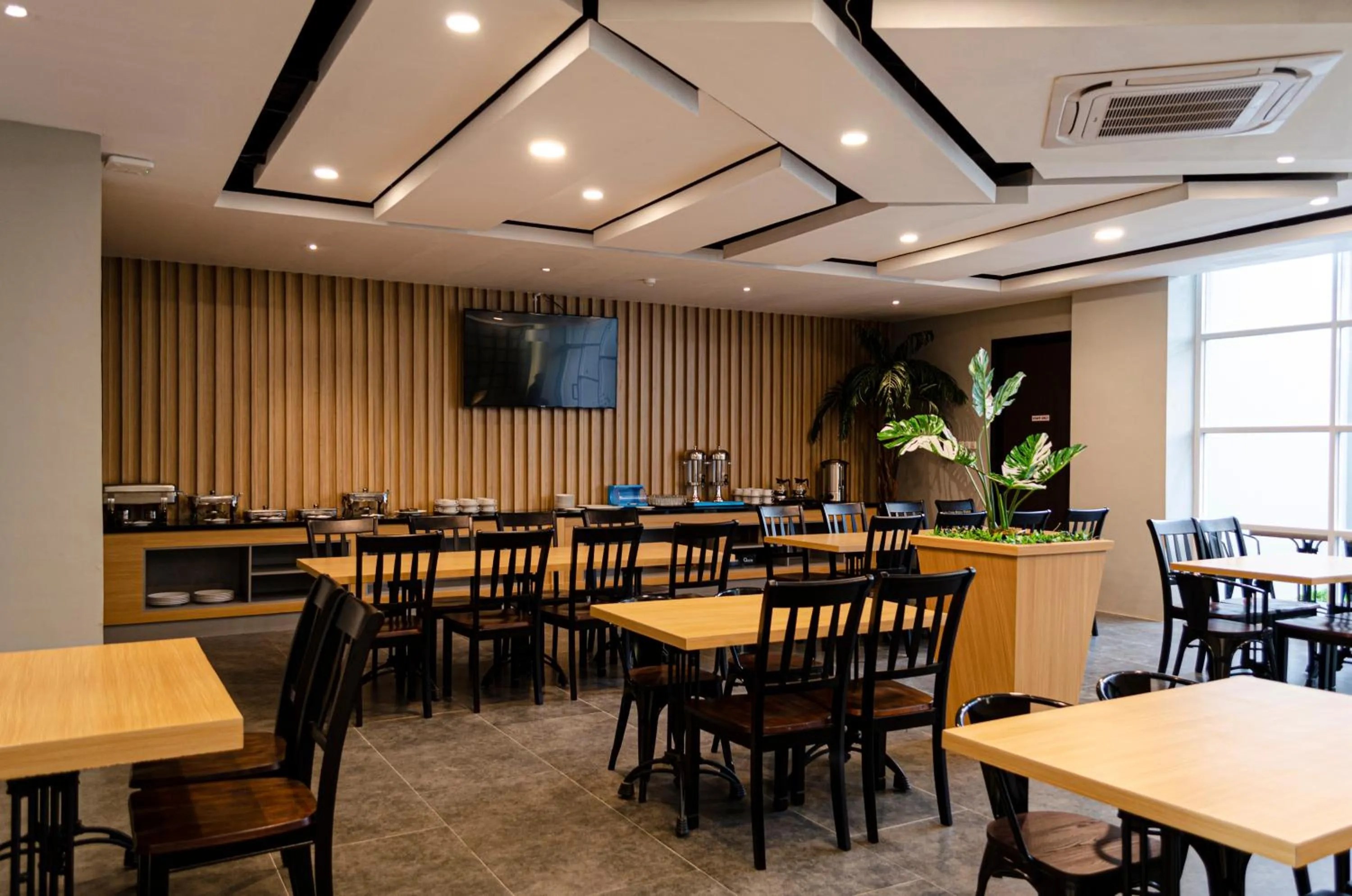 Restaurant/places to eat in Arcadia Hotel Manado
