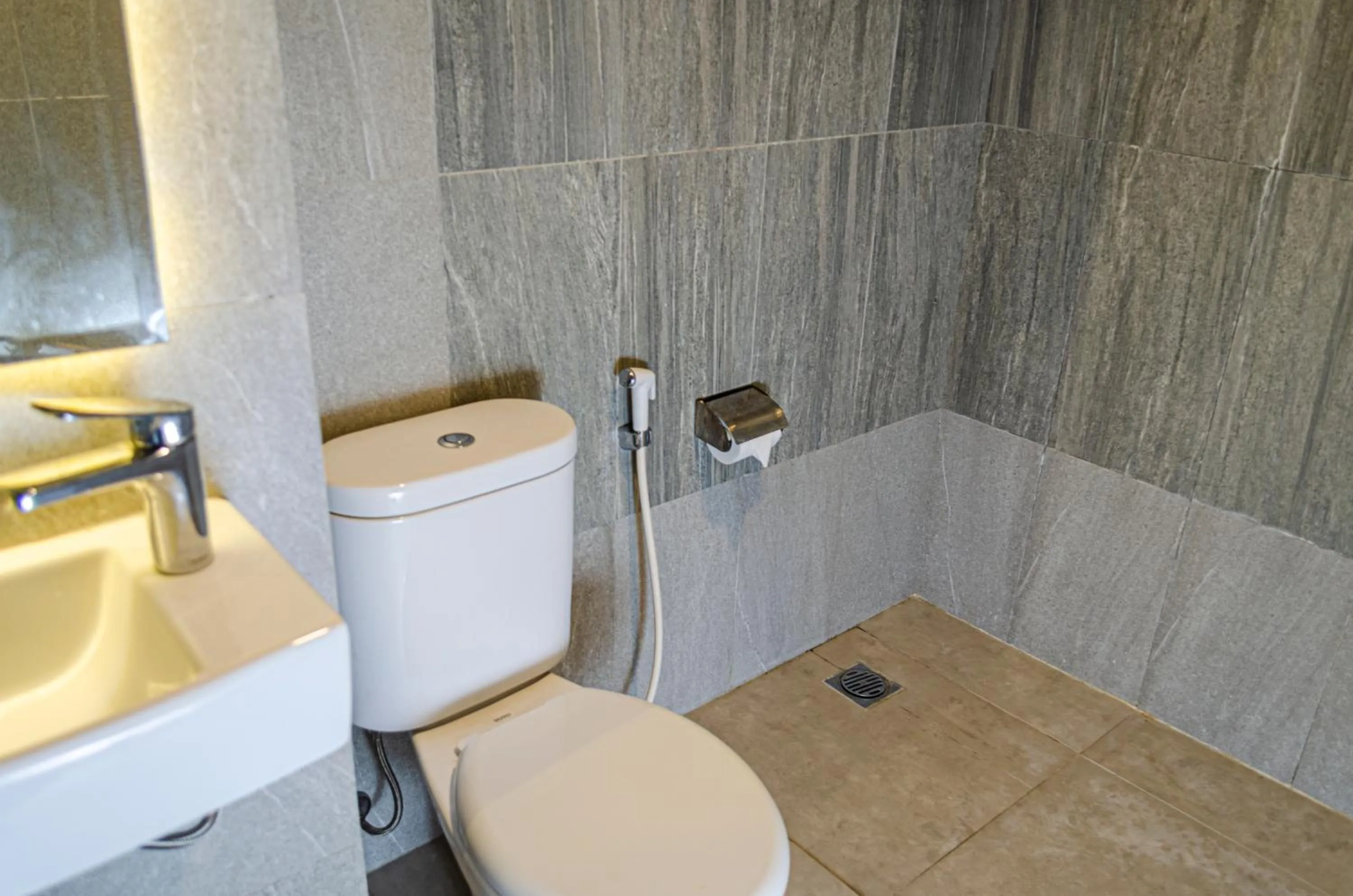 Shower in Arcadia Hotel Manado