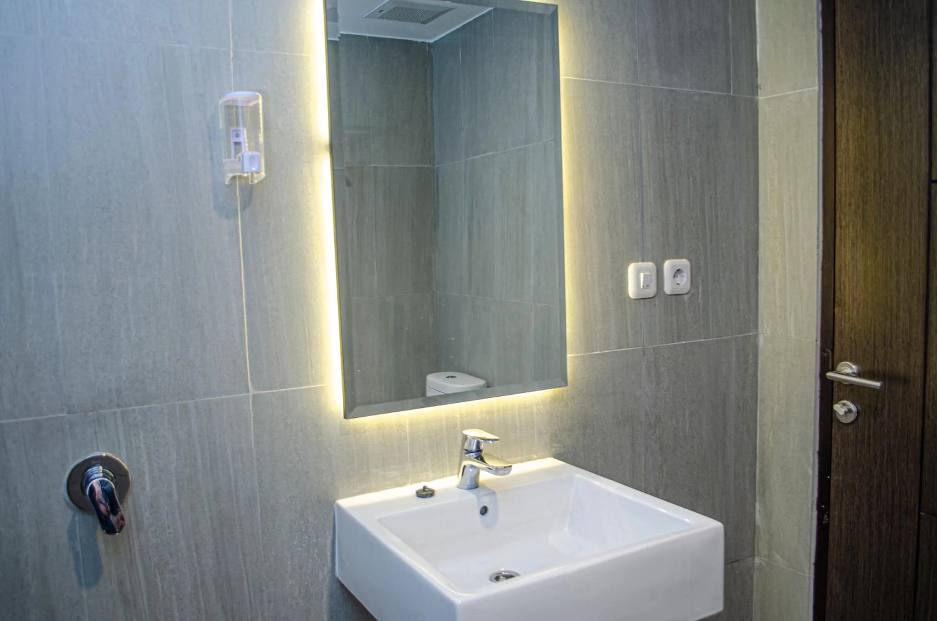 Shower in Arcadia Hotel Manado