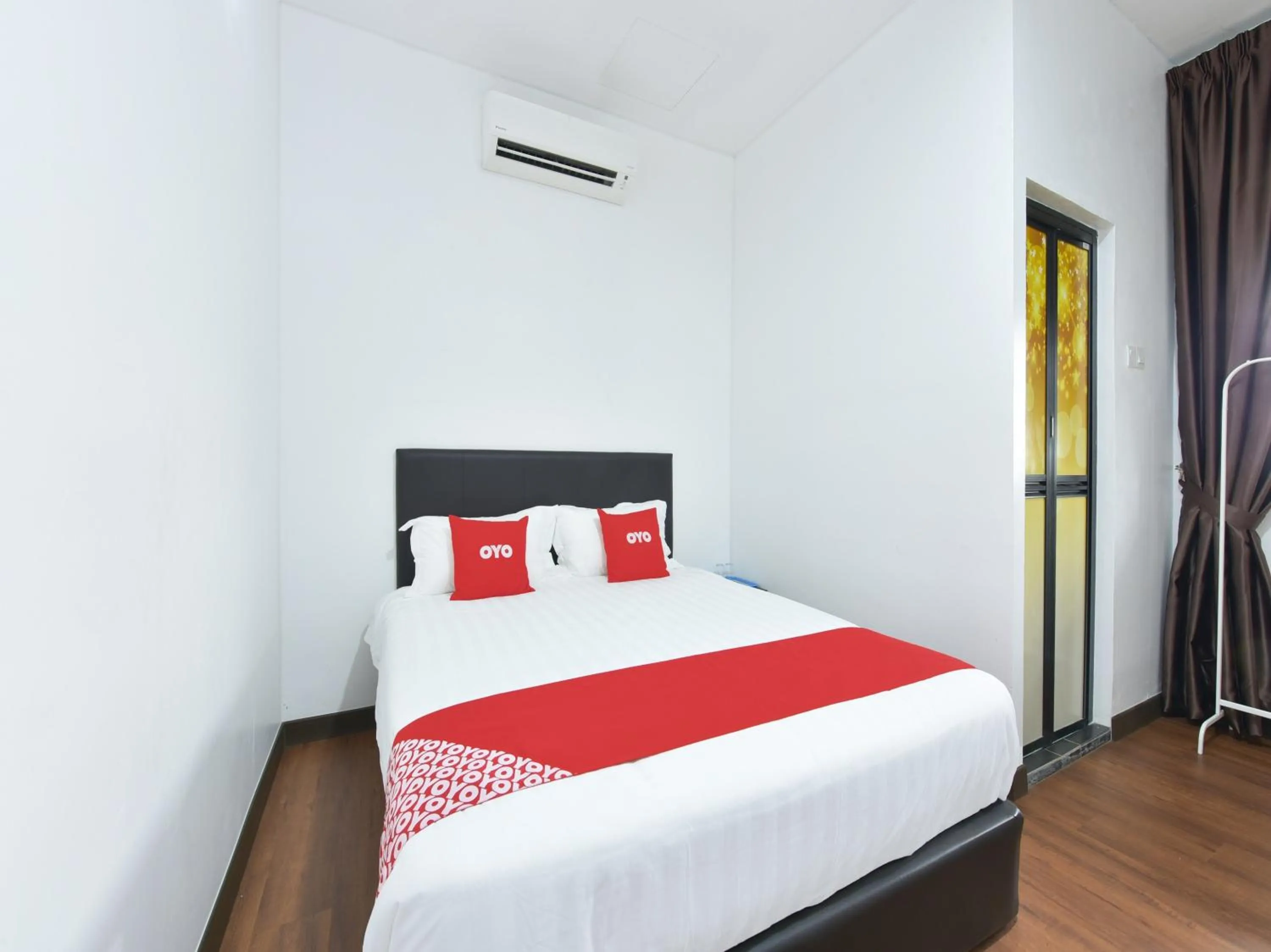 Bedroom, Bed in Hotel O Madeena Inn