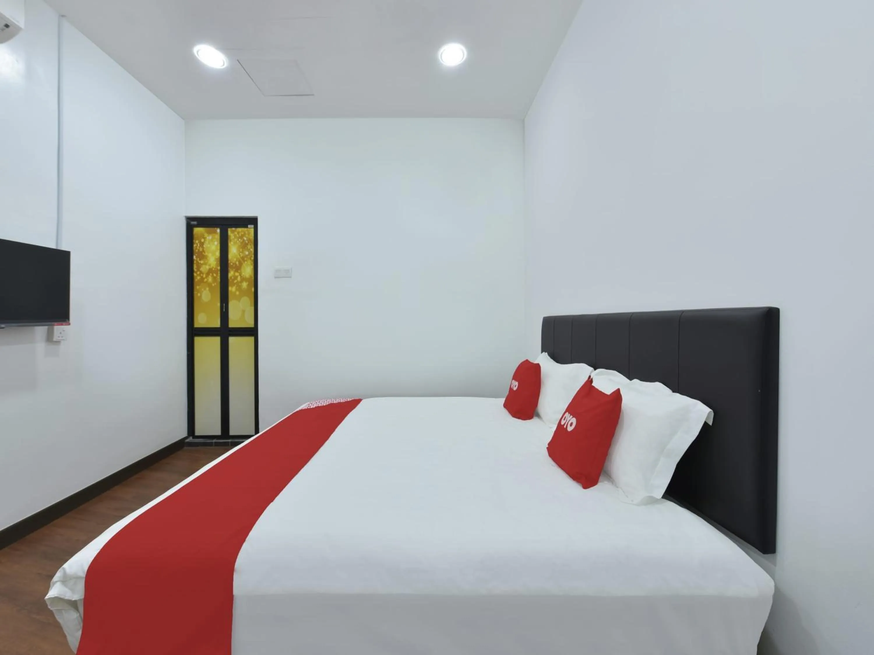 Bedroom, Bed in Hotel O Madeena Inn