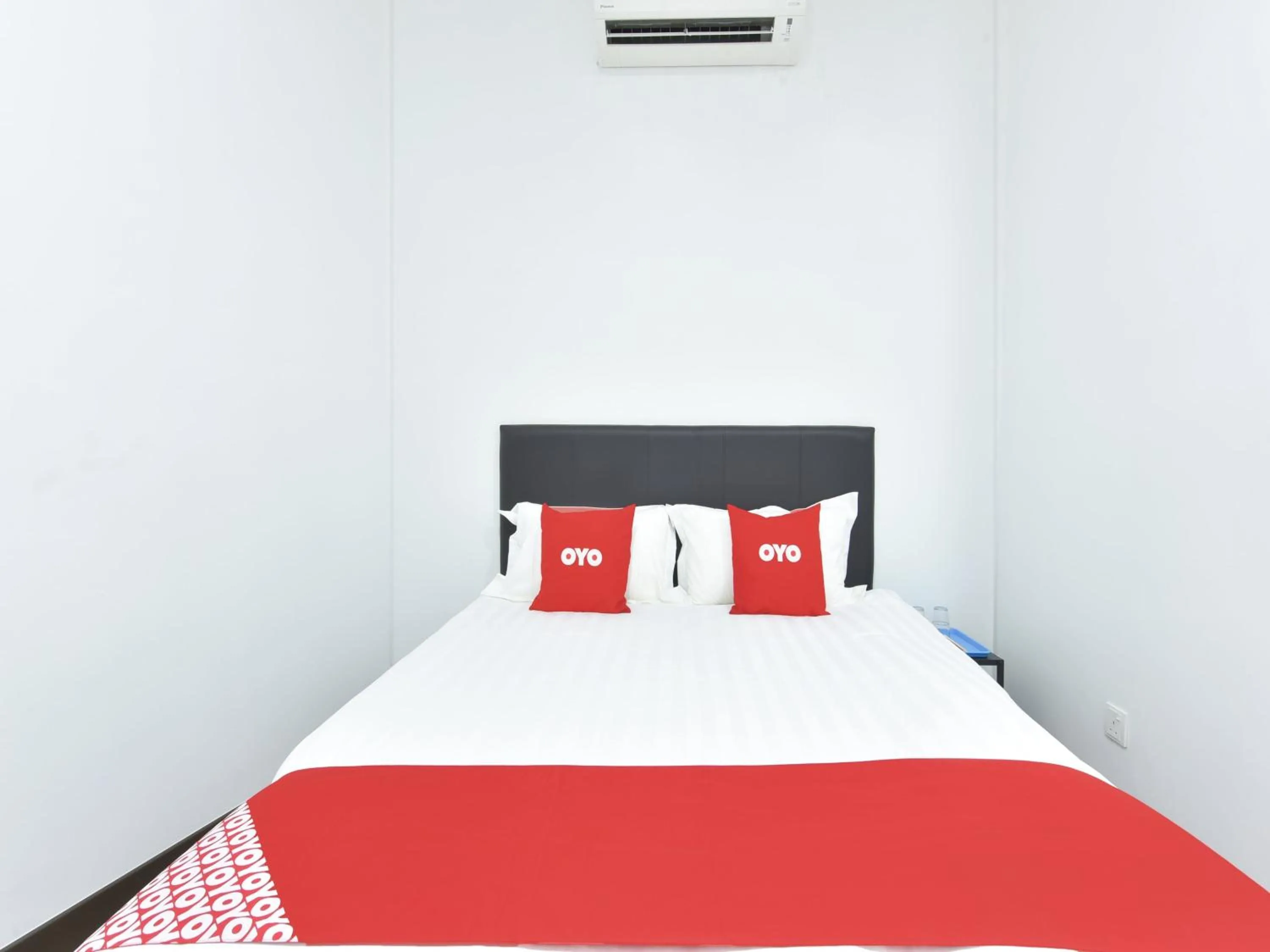 Bedroom, Bed in Hotel O Madeena Inn