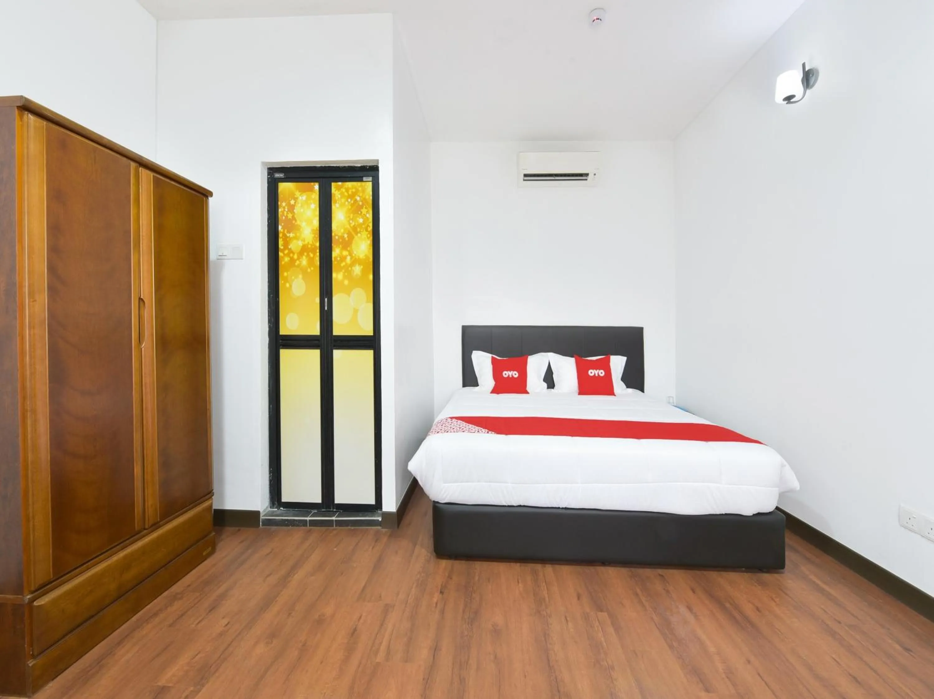 Bedroom, Bed in Hotel O Madeena Inn