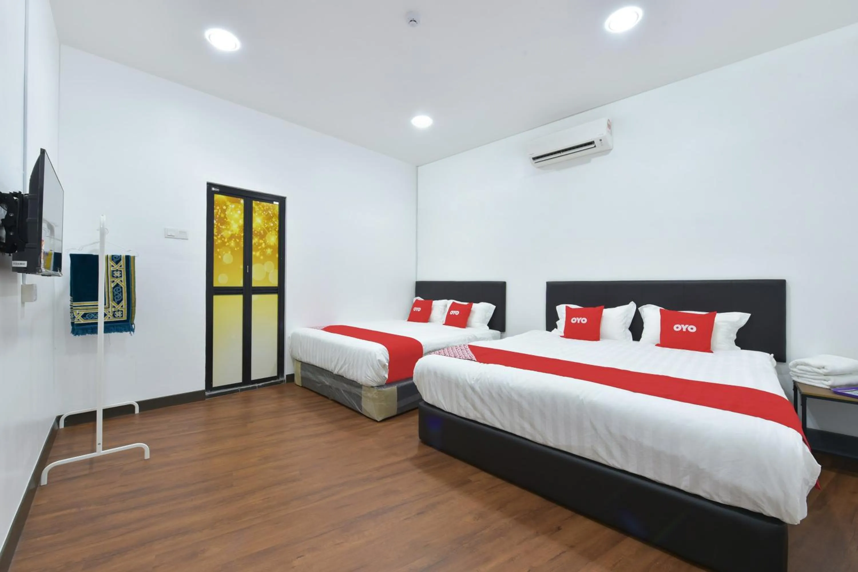 Bedroom, Bed in Hotel O Madeena Inn