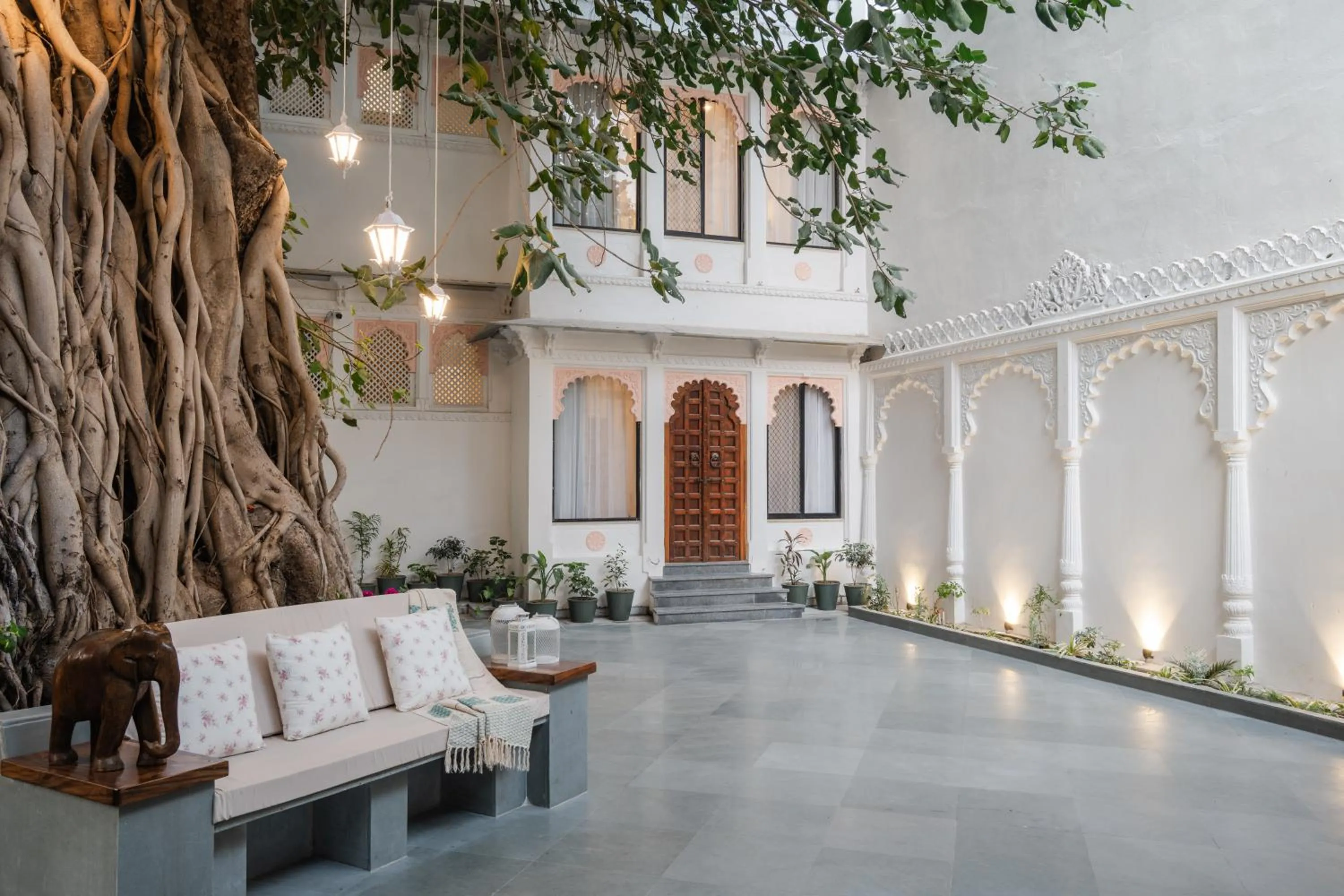 Inner courtyard view in The Experience Resort-Lake Facing