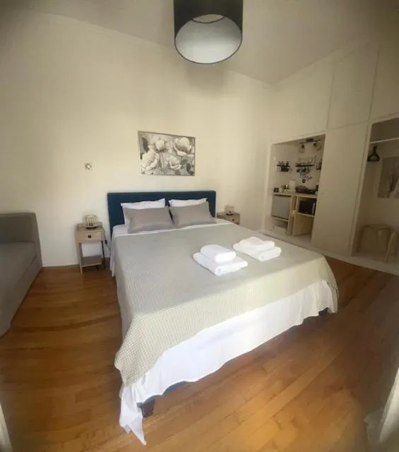 Bed in Garden Square Inn