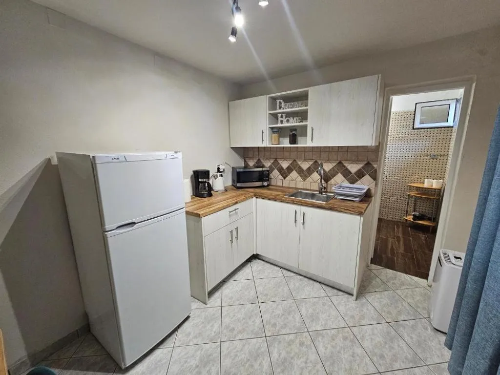 Kitchen or kitchenette in Garden Square Inn