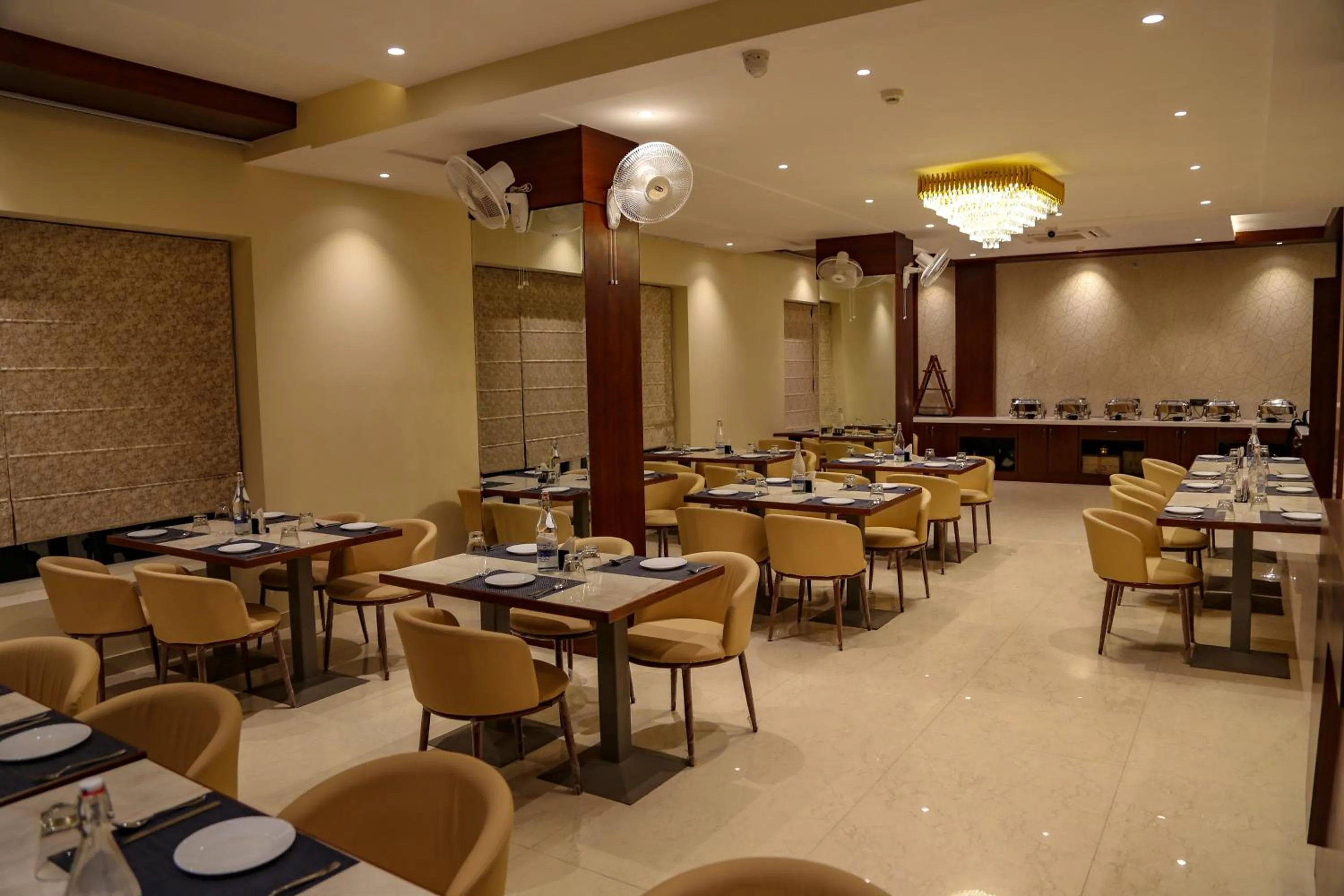 Restaurant/places to eat in Four Leaf Hotel - AKOSHA