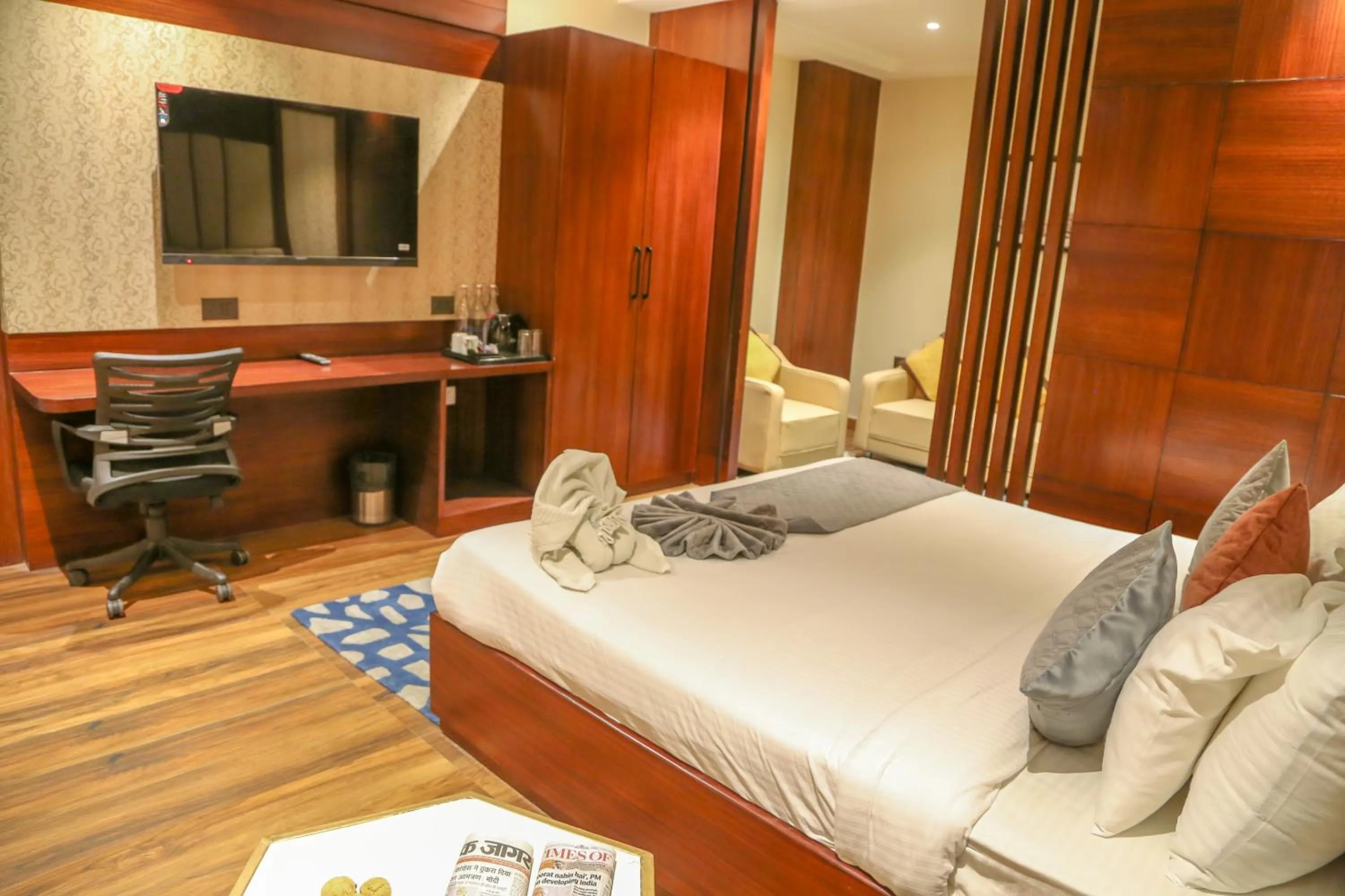 Living room, Bed in Four Leaf Hotel - AKOSHA