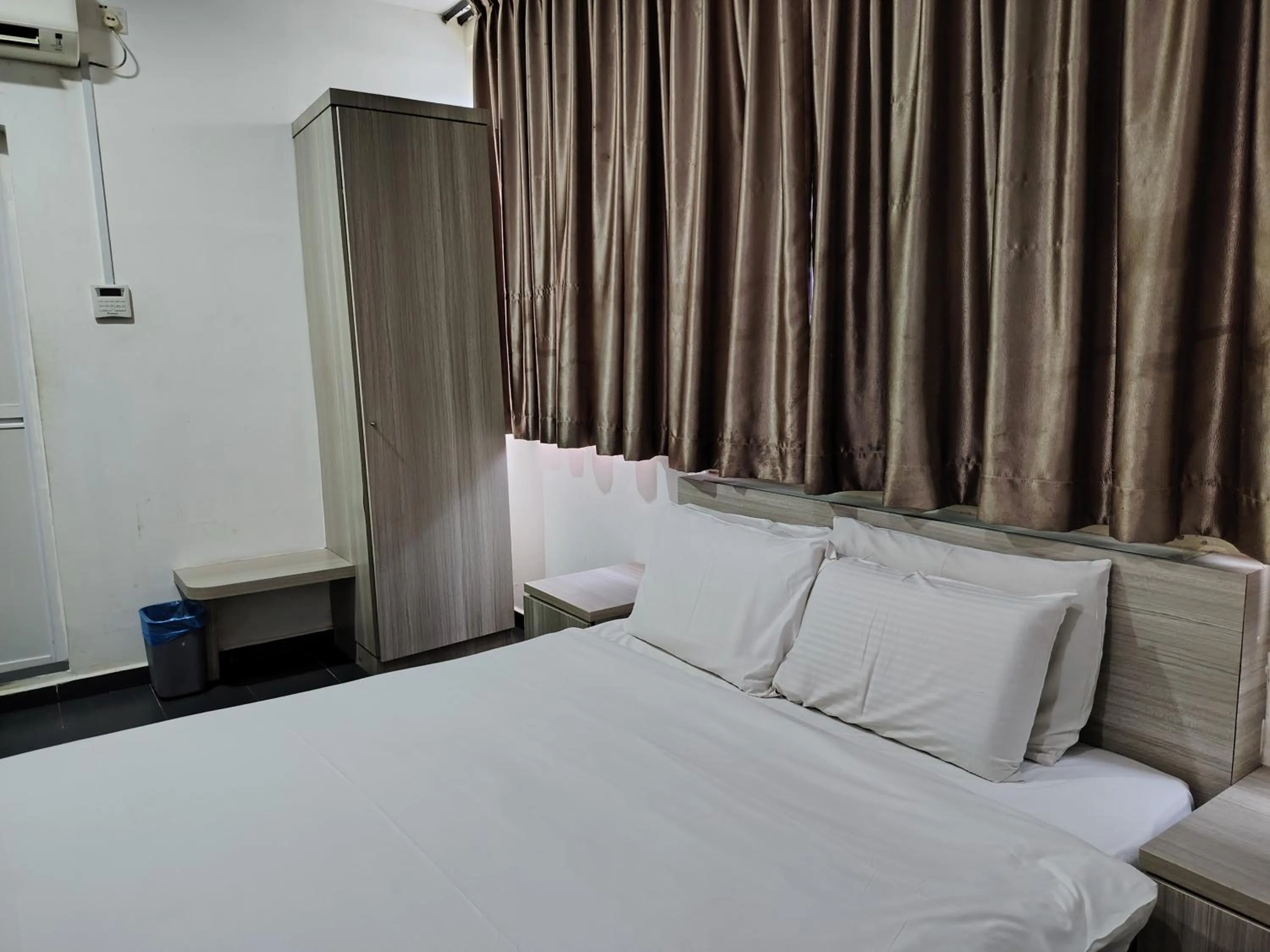 Bed in Kozi Hotel by Ardens - Taman Bukit Indah