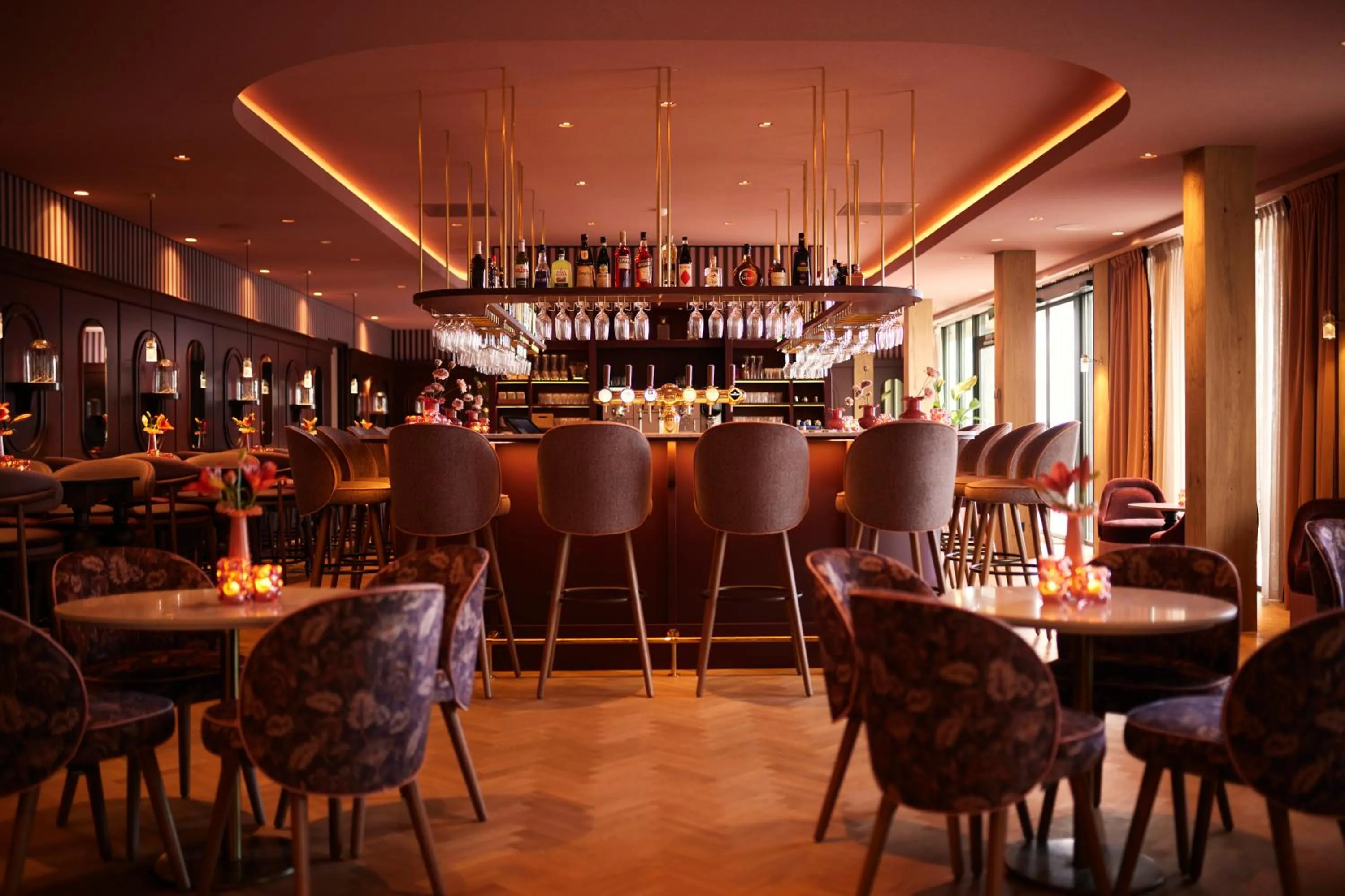 Lounge or bar in Van der Valk Hotel Volendam - Recently renovated