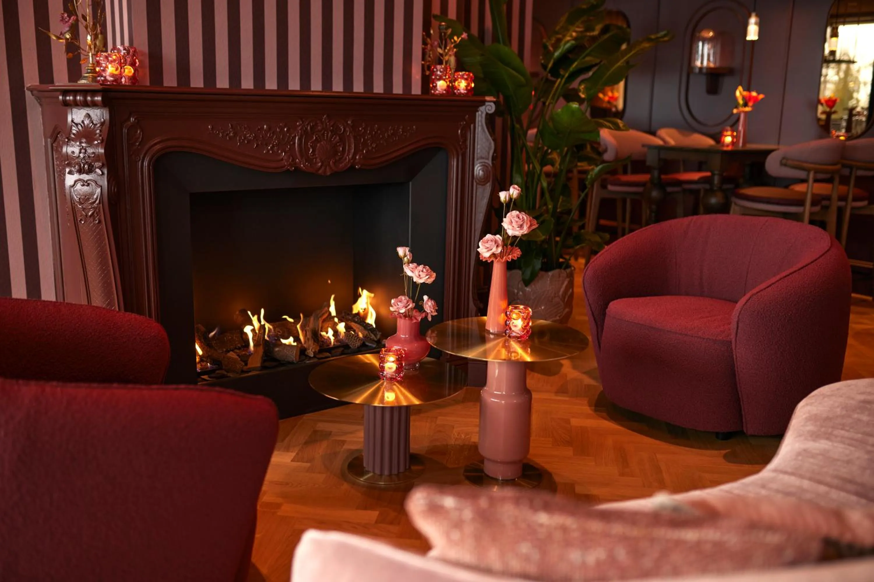 Lounge or bar in Van der Valk Hotel Volendam - Recently renovated