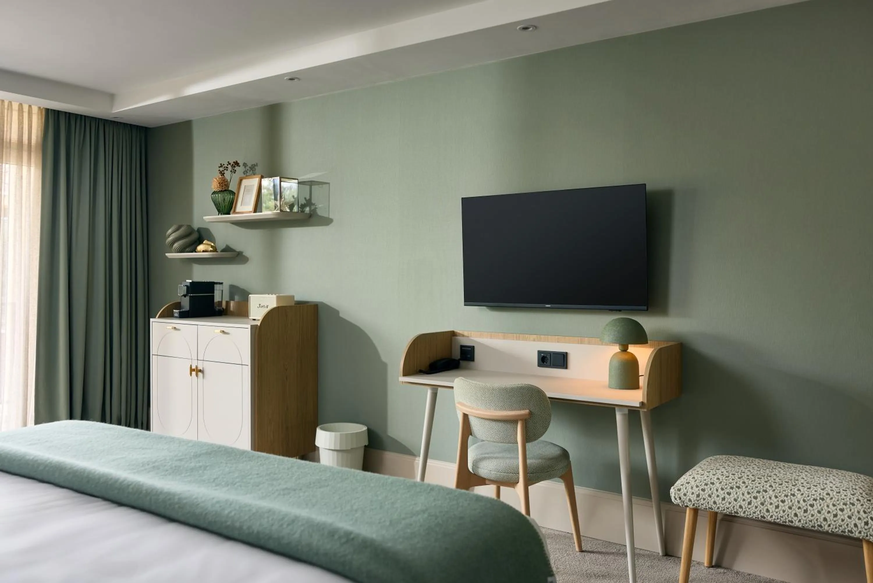 Photo of the whole room, Bed in Van der Valk Hotel Volendam - Recently renovated