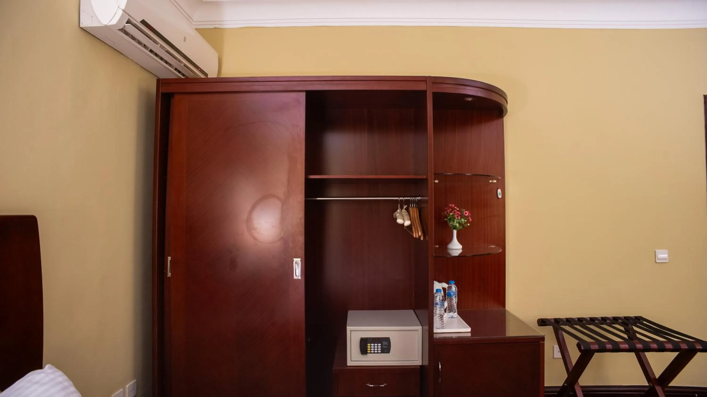 Bedroom in The Villa 604 Powered by look