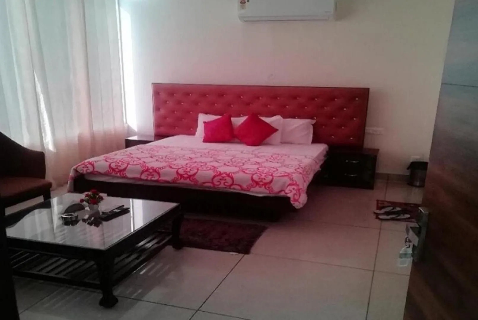 Property building, Bed in Hotel Paradise, Patiala