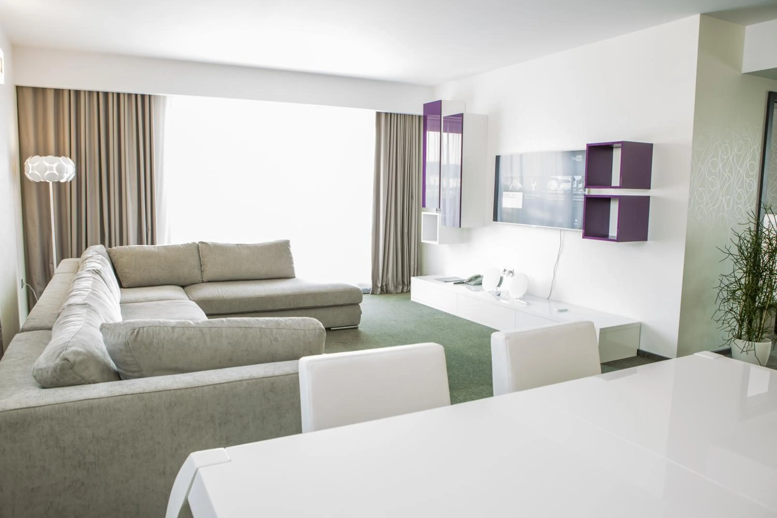 Day, Bed in Hotel Tempo