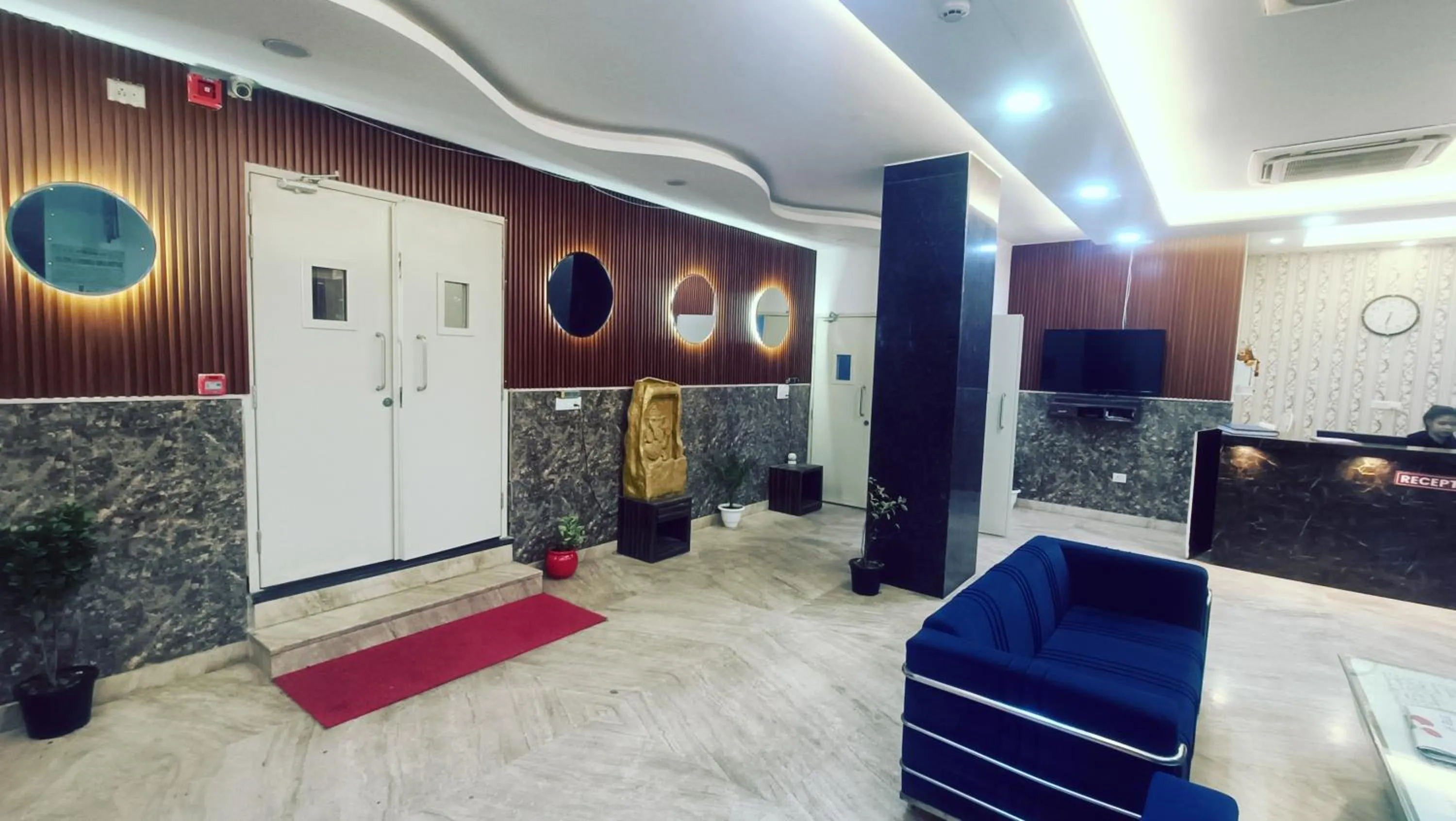 Lobby or reception in Hotel Mayda Prime Near Delhi Airport