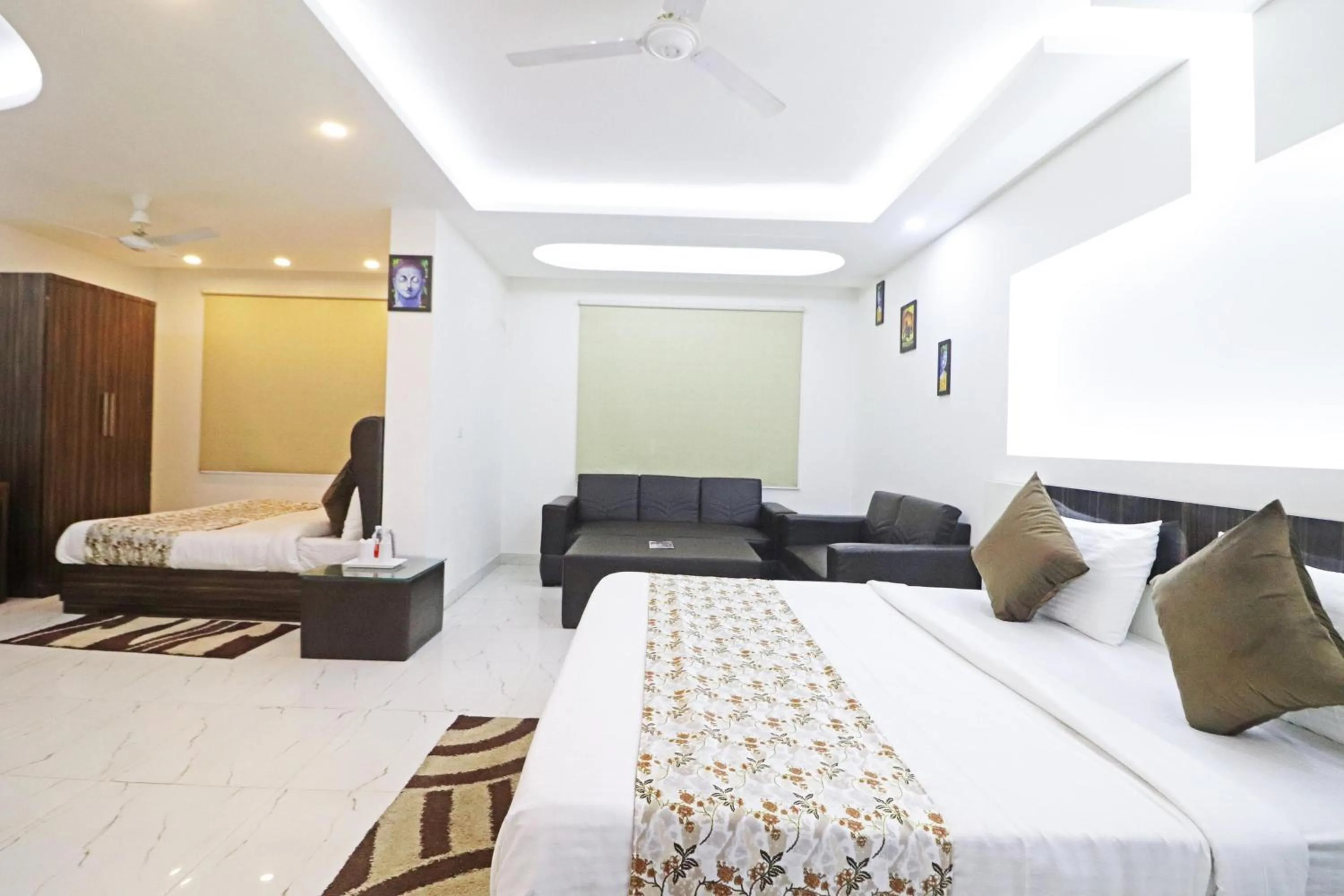 Seating area, Bed in Hotel Mayda Prime Near Delhi Airport