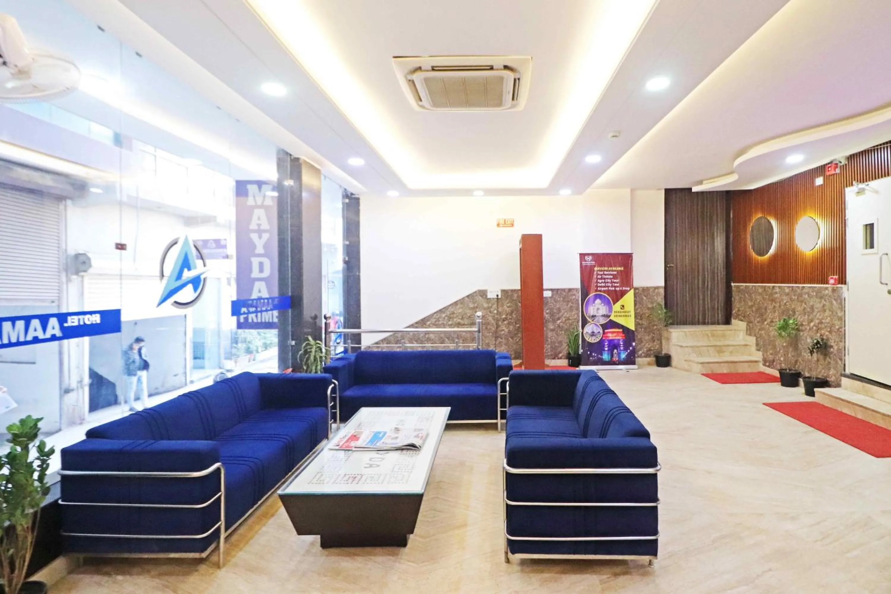 Living room in Hotel Mayda Prime Near Delhi Airport