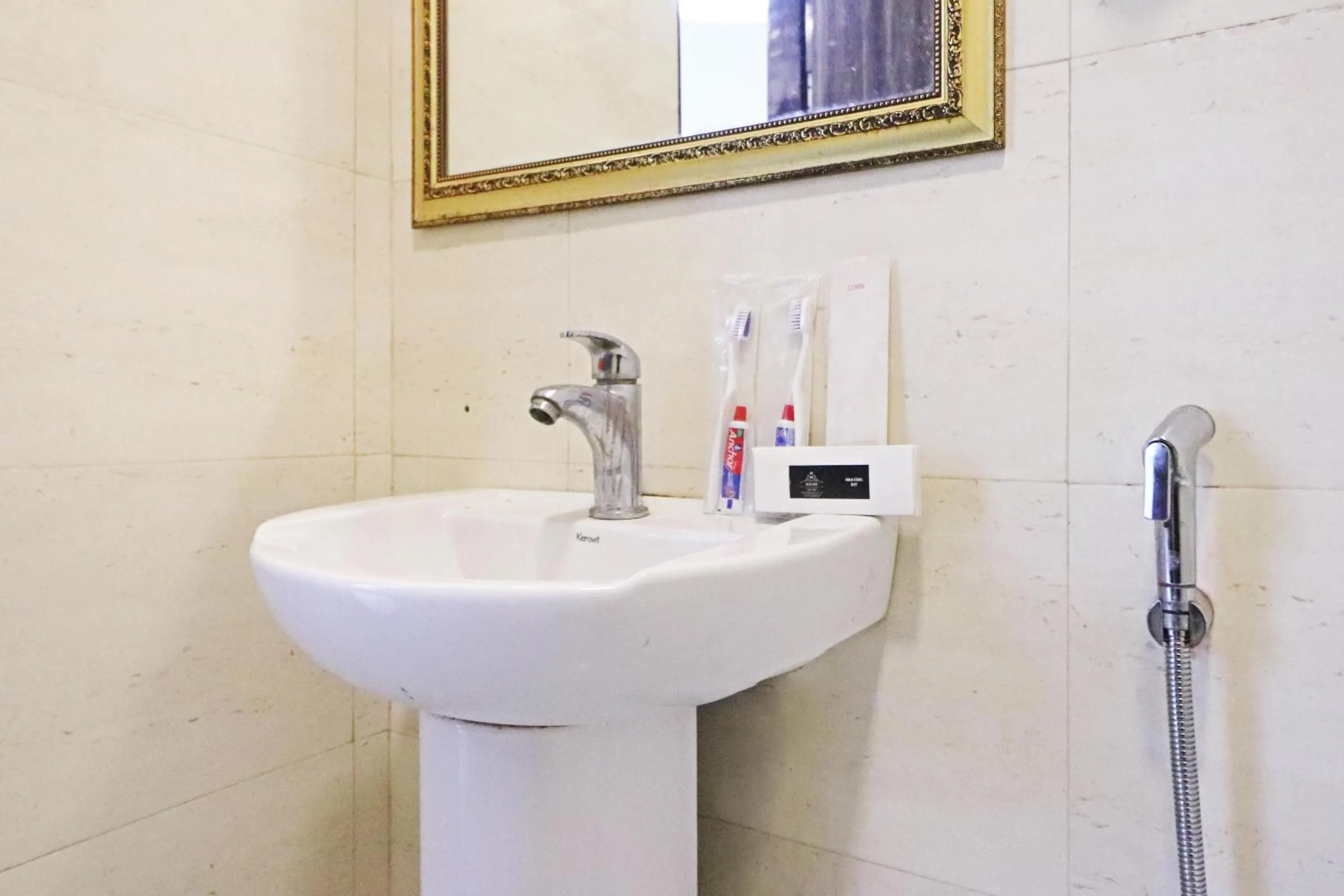 Bathroom in Hotel Mayda Prime Near Delhi Airport