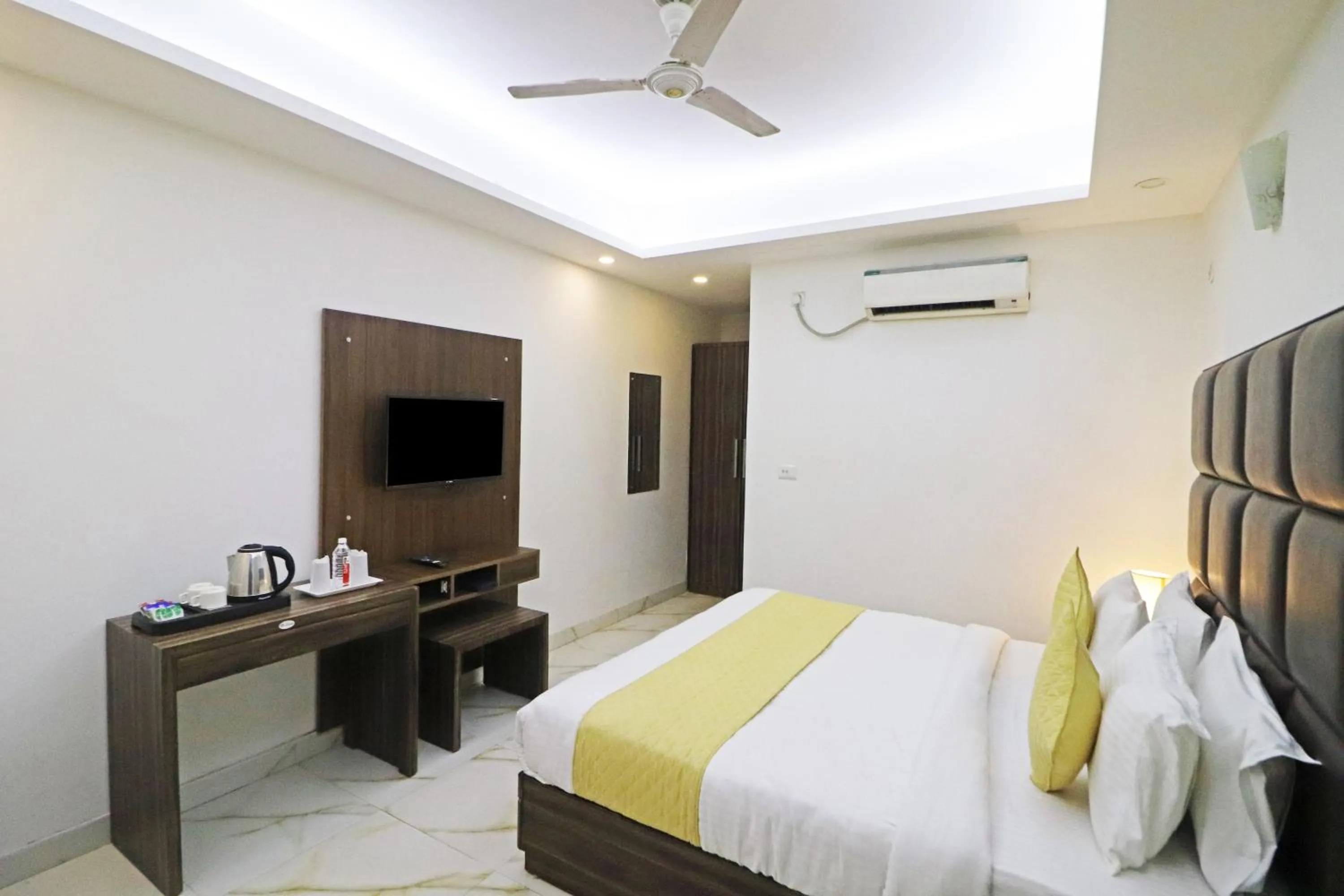 Bed in Hotel Mayda Prime Near Delhi Airport