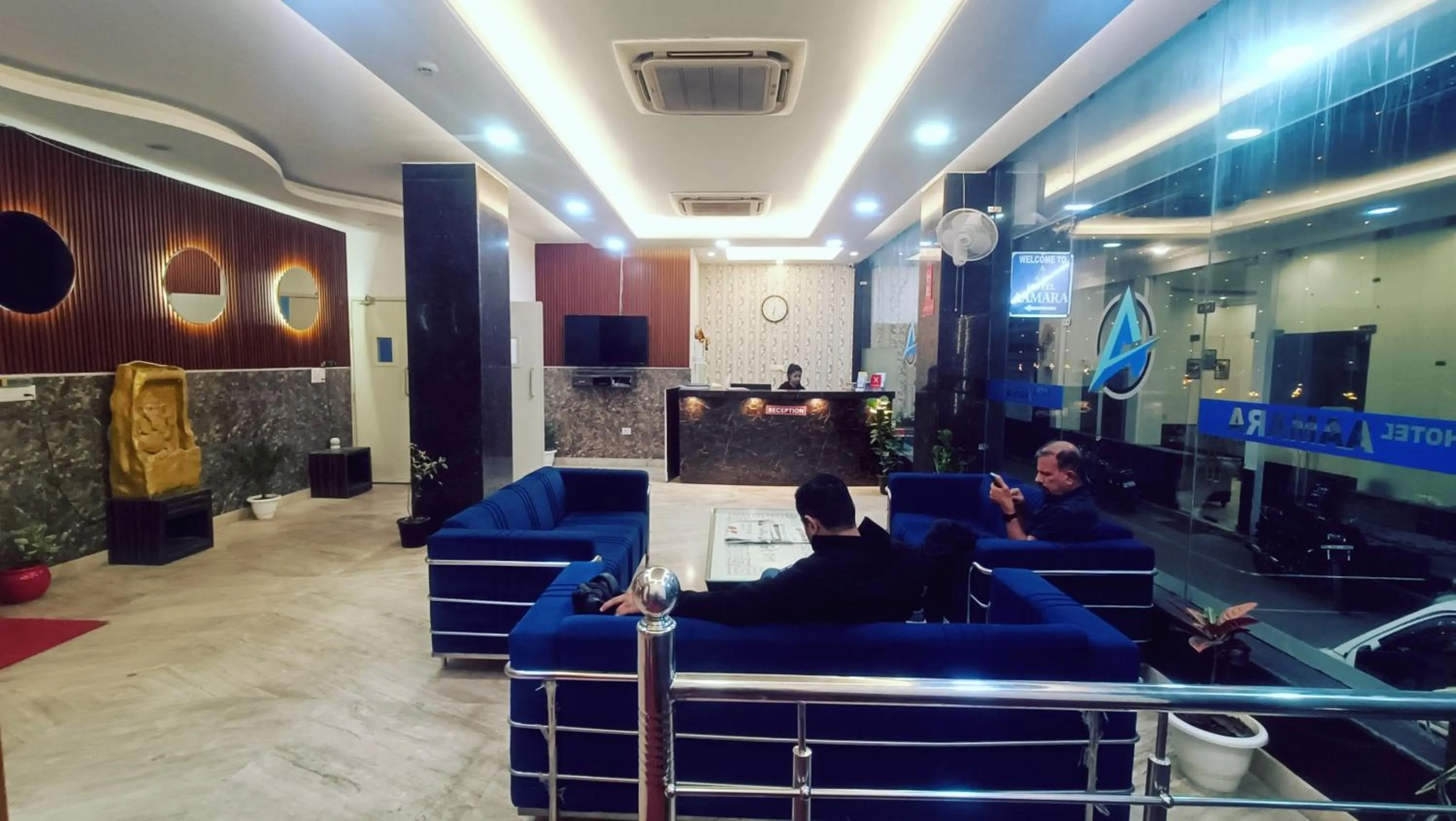 Seating area in Hotel Mayda Prime Near Delhi Airport