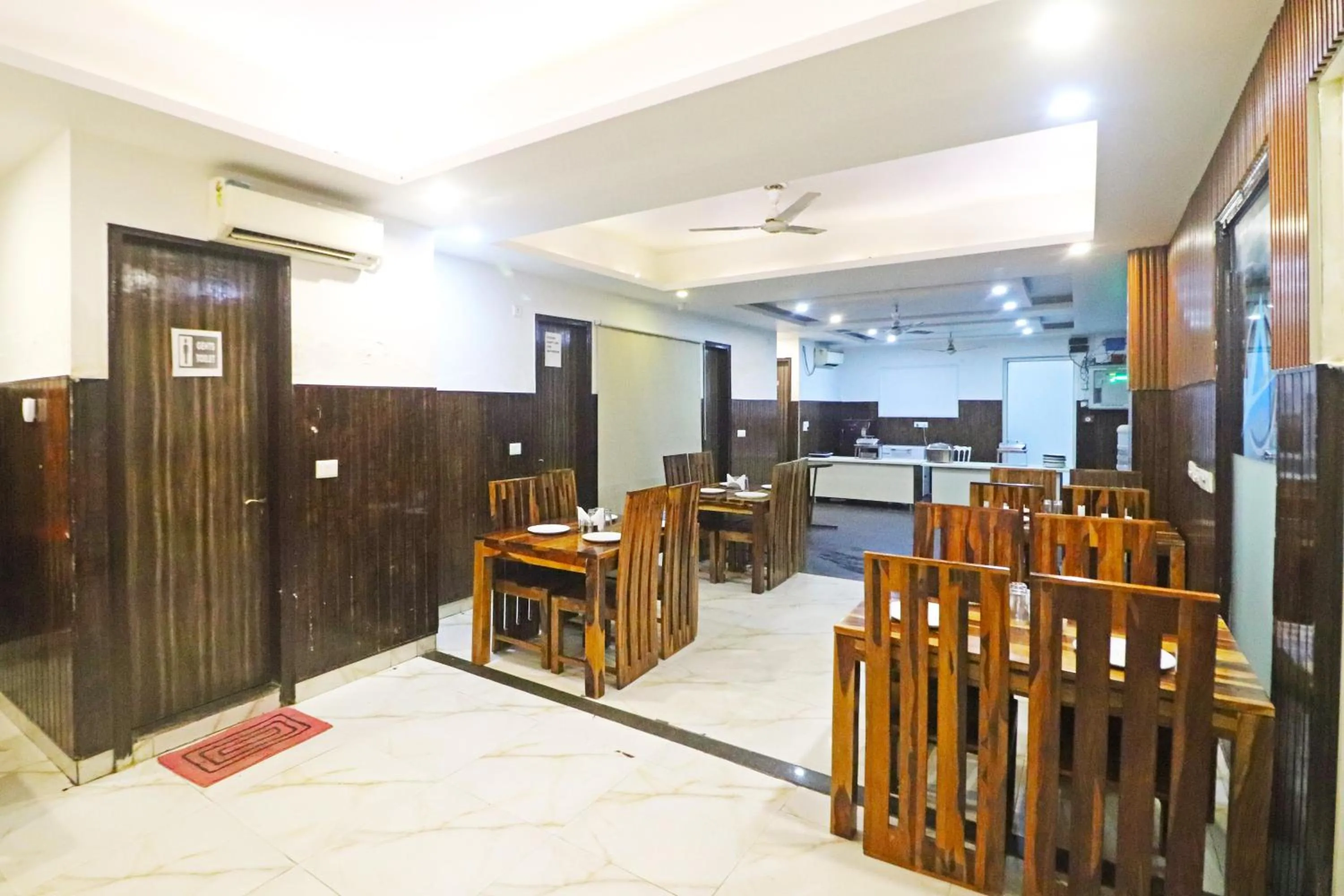 Restaurant/places to eat, Bed in Hotel Mayda Prime Near Delhi Airport
