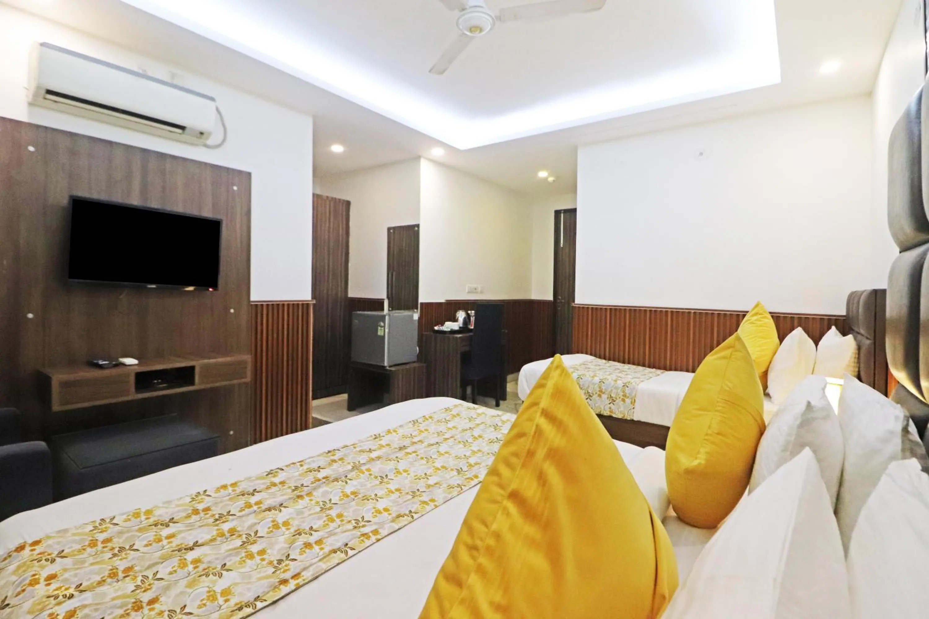 Bed in Hotel Mayda Prime Near Delhi Airport