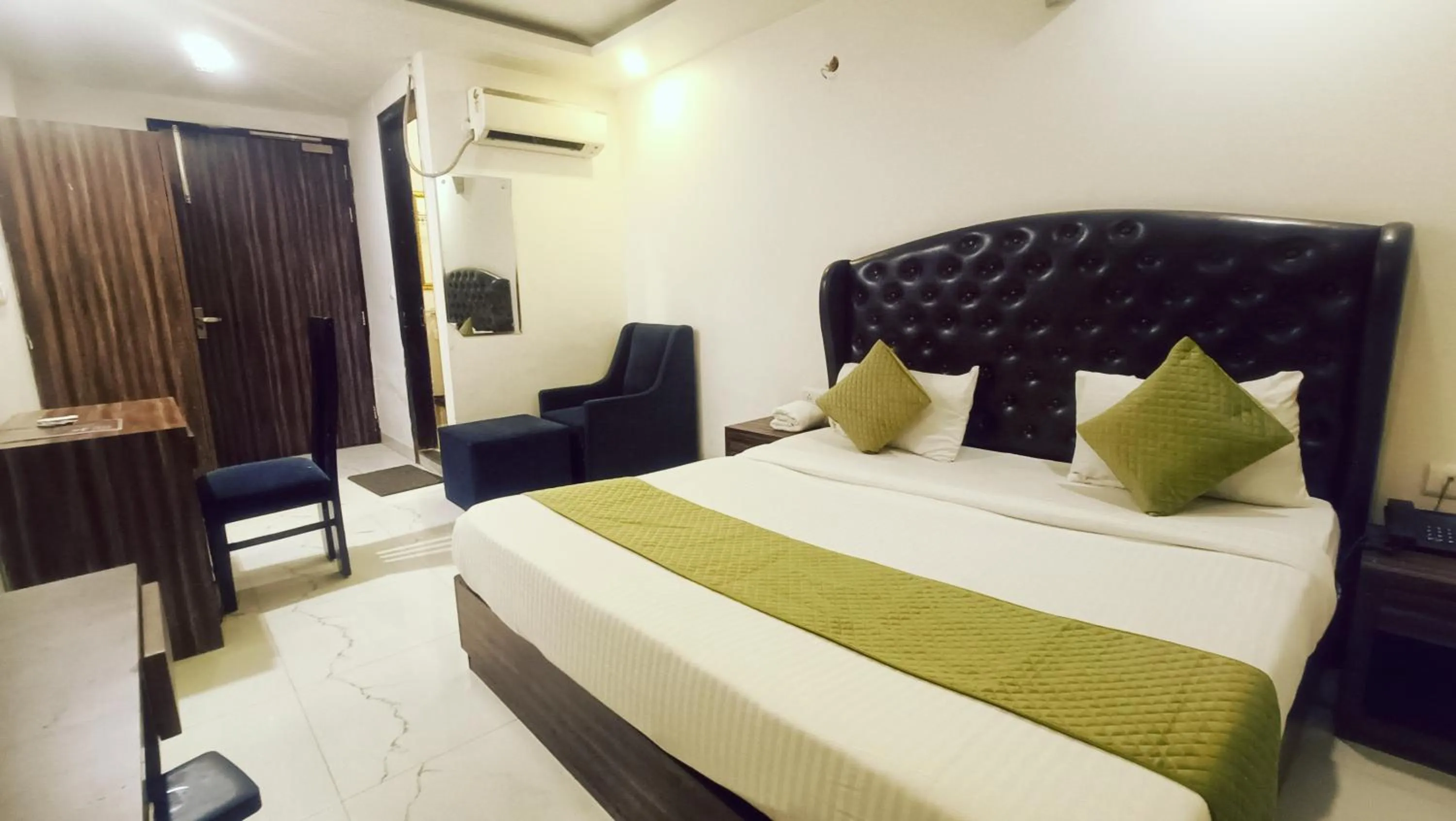Bed in Hotel Mayda Prime Near Delhi Airport