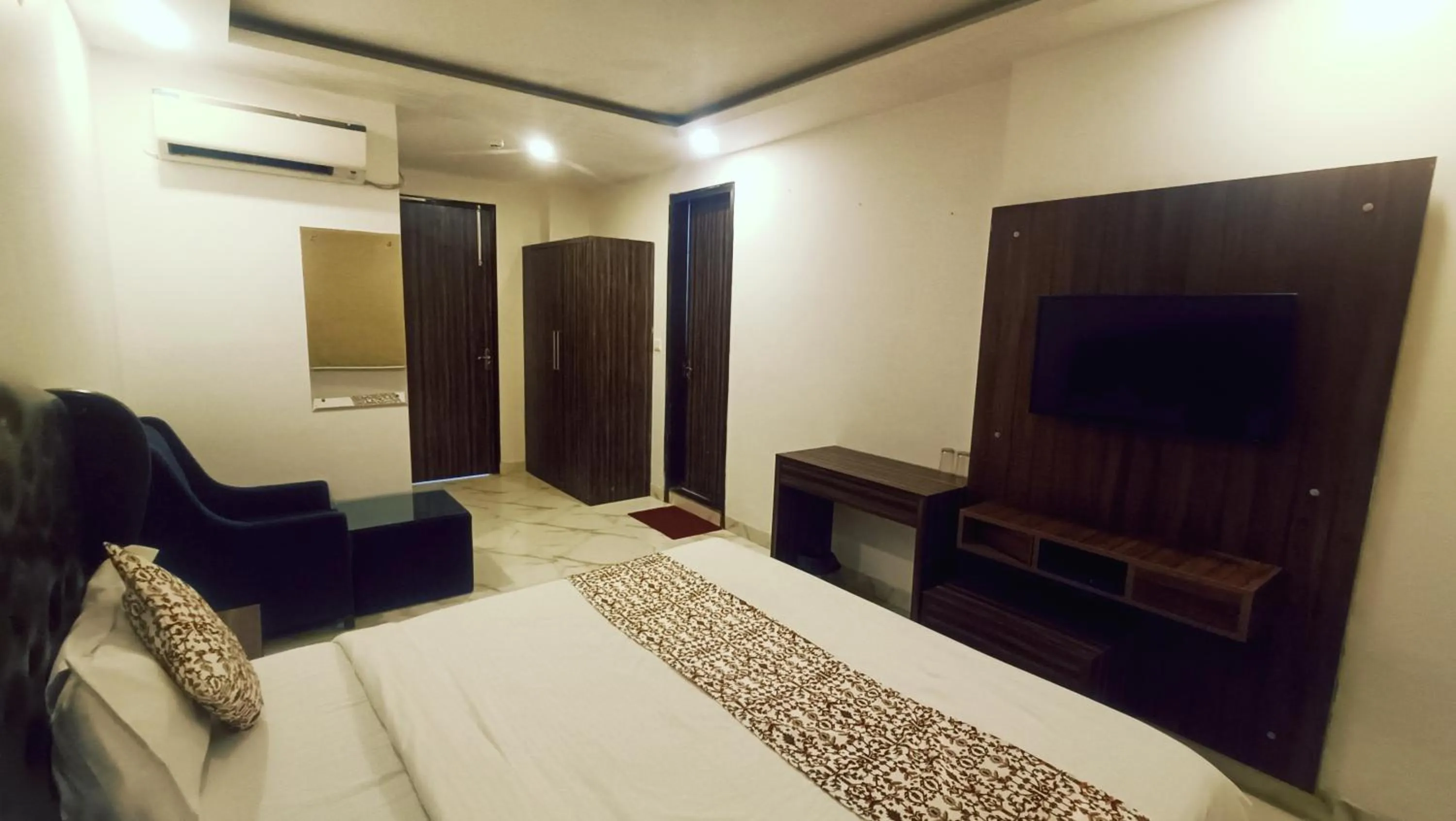 Bed in Hotel Mayda Prime Near Delhi Airport