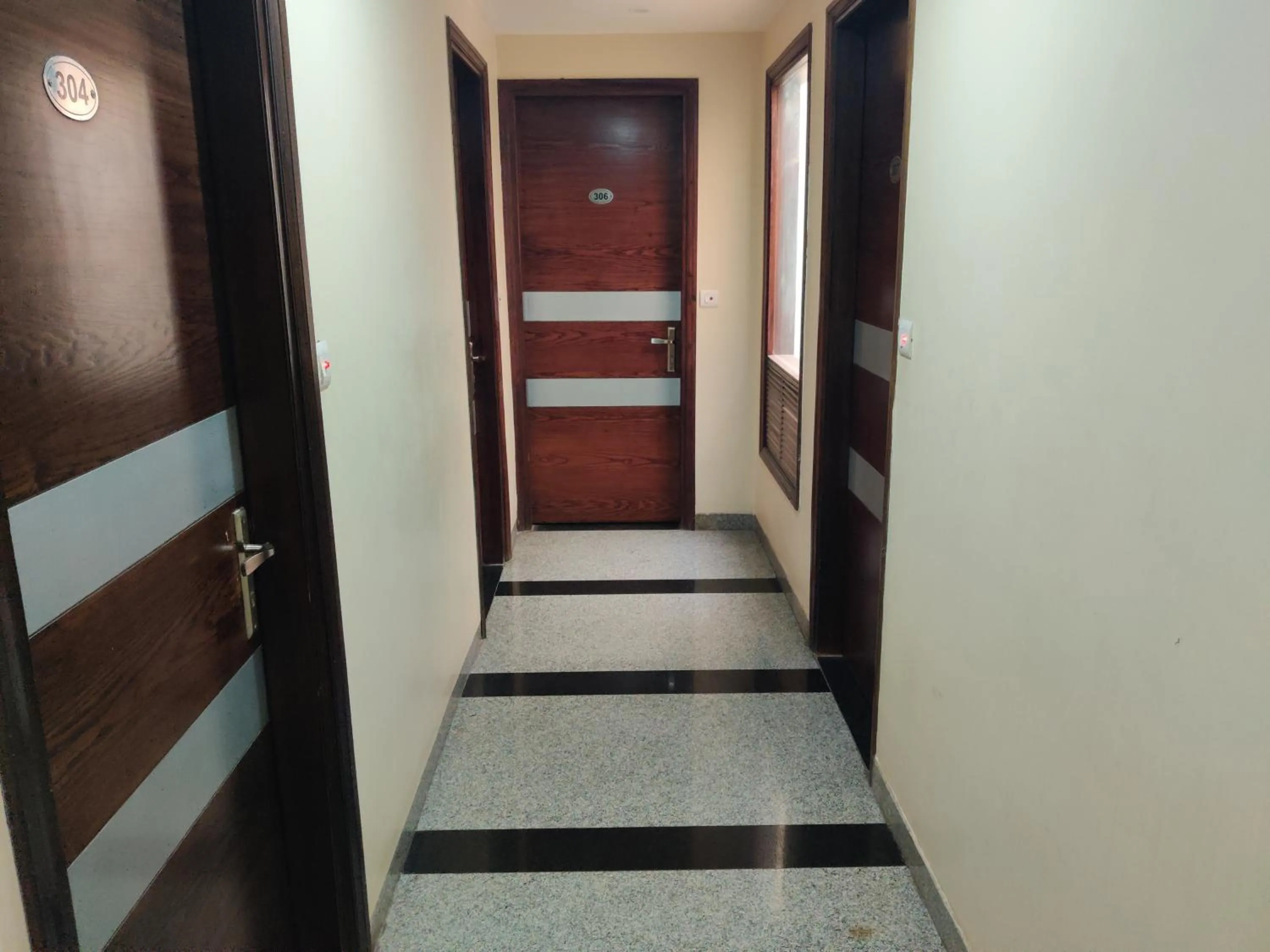 Hotel Raj Mahal Inn Near New Delhi Railway Station