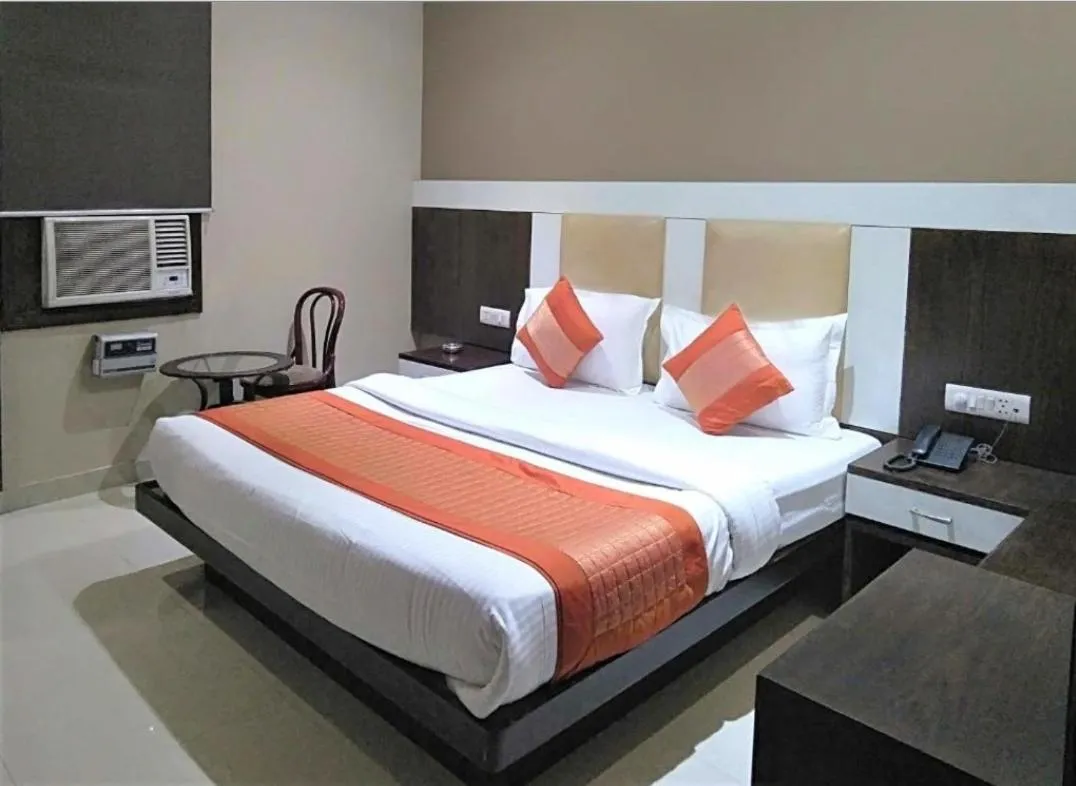 Bed in Hotel Raj Mahal Inn Near New Delhi Railway Station