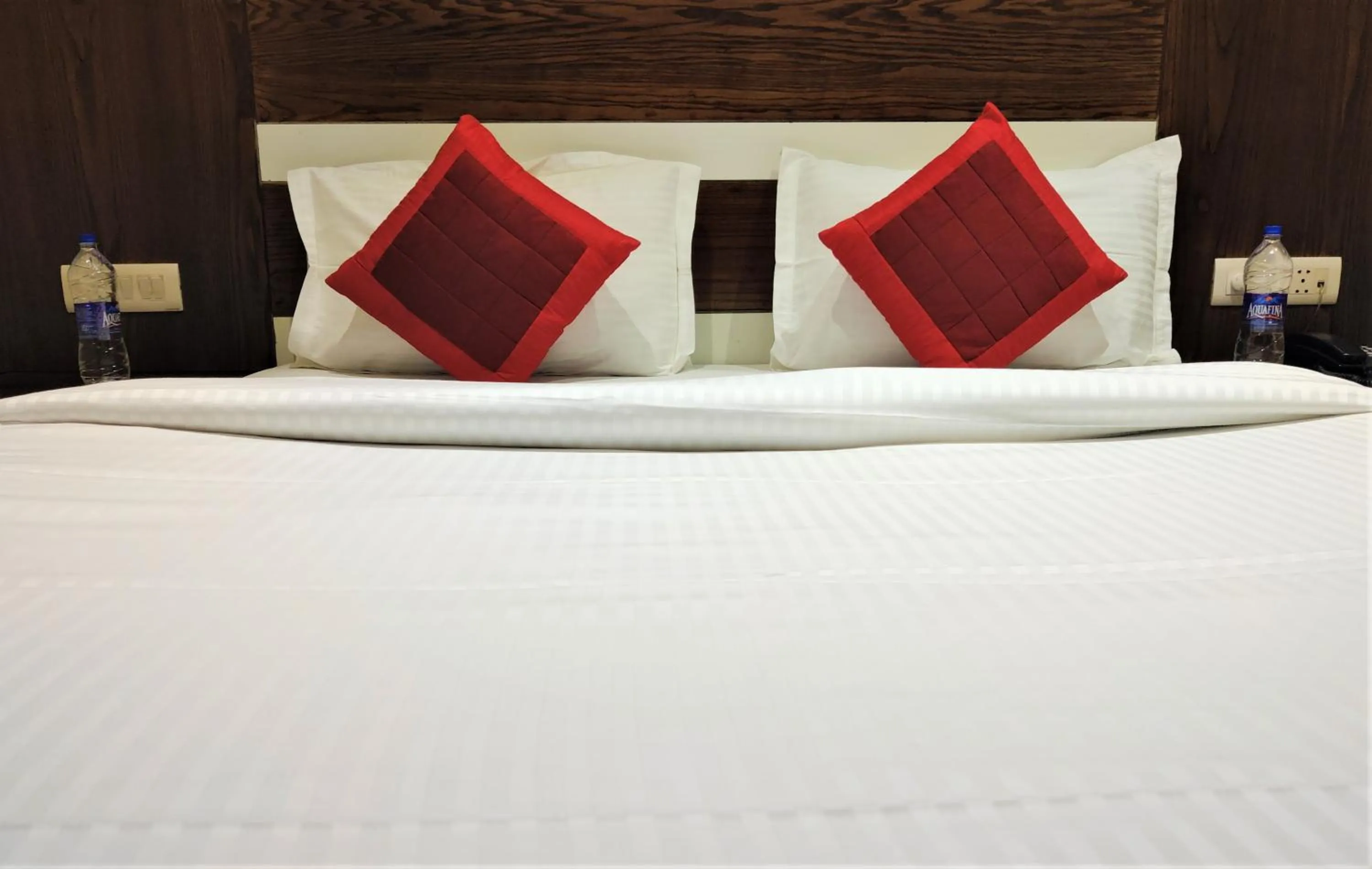 Bed in Hotel Raj Mahal Inn Near New Delhi Railway Station
