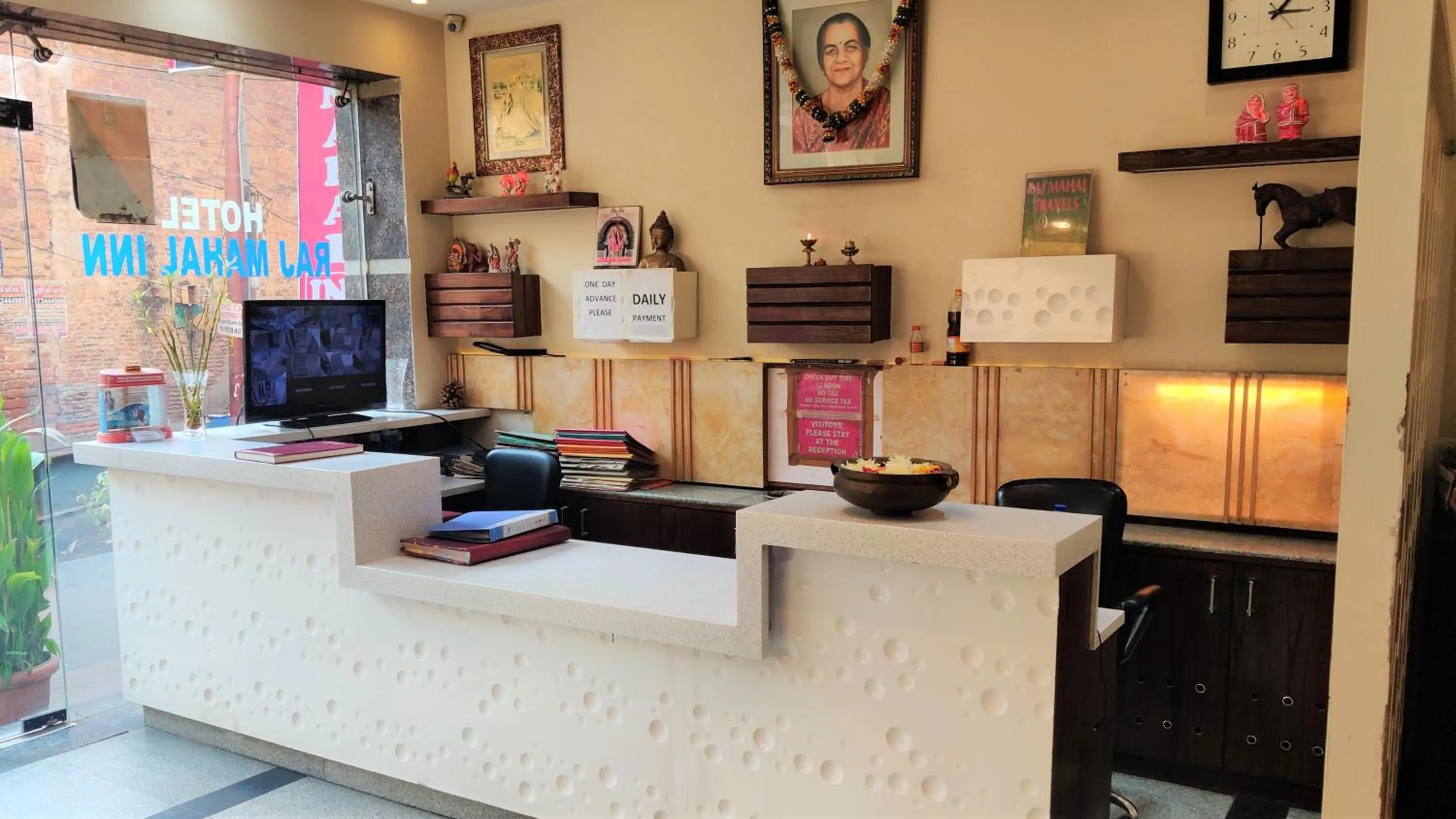 Hotel Raj Mahal Inn Near New Delhi Railway Station