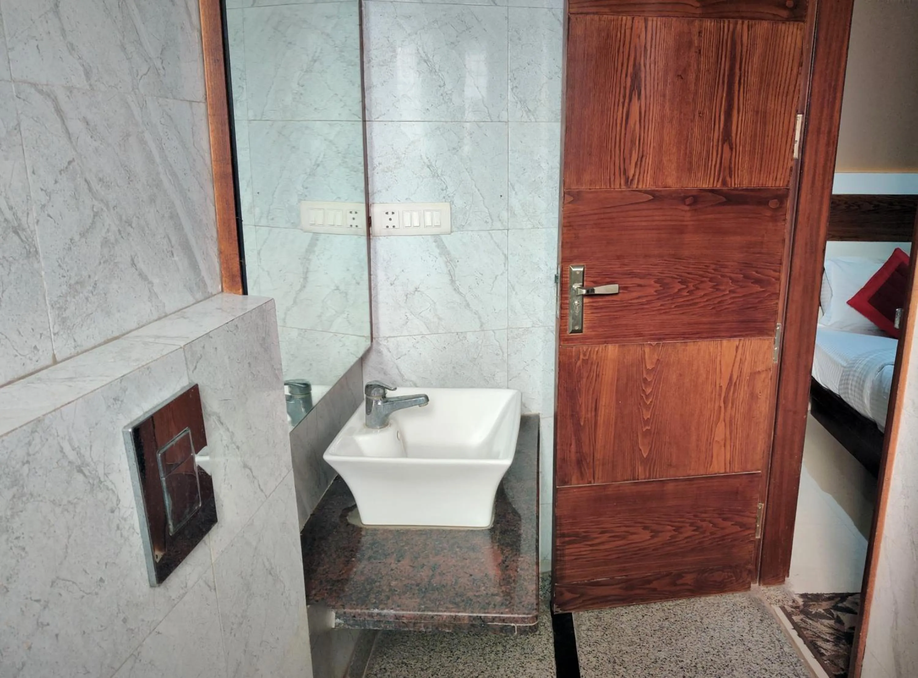 Bathroom in Hotel Raj Mahal Inn Near New Delhi Railway Station